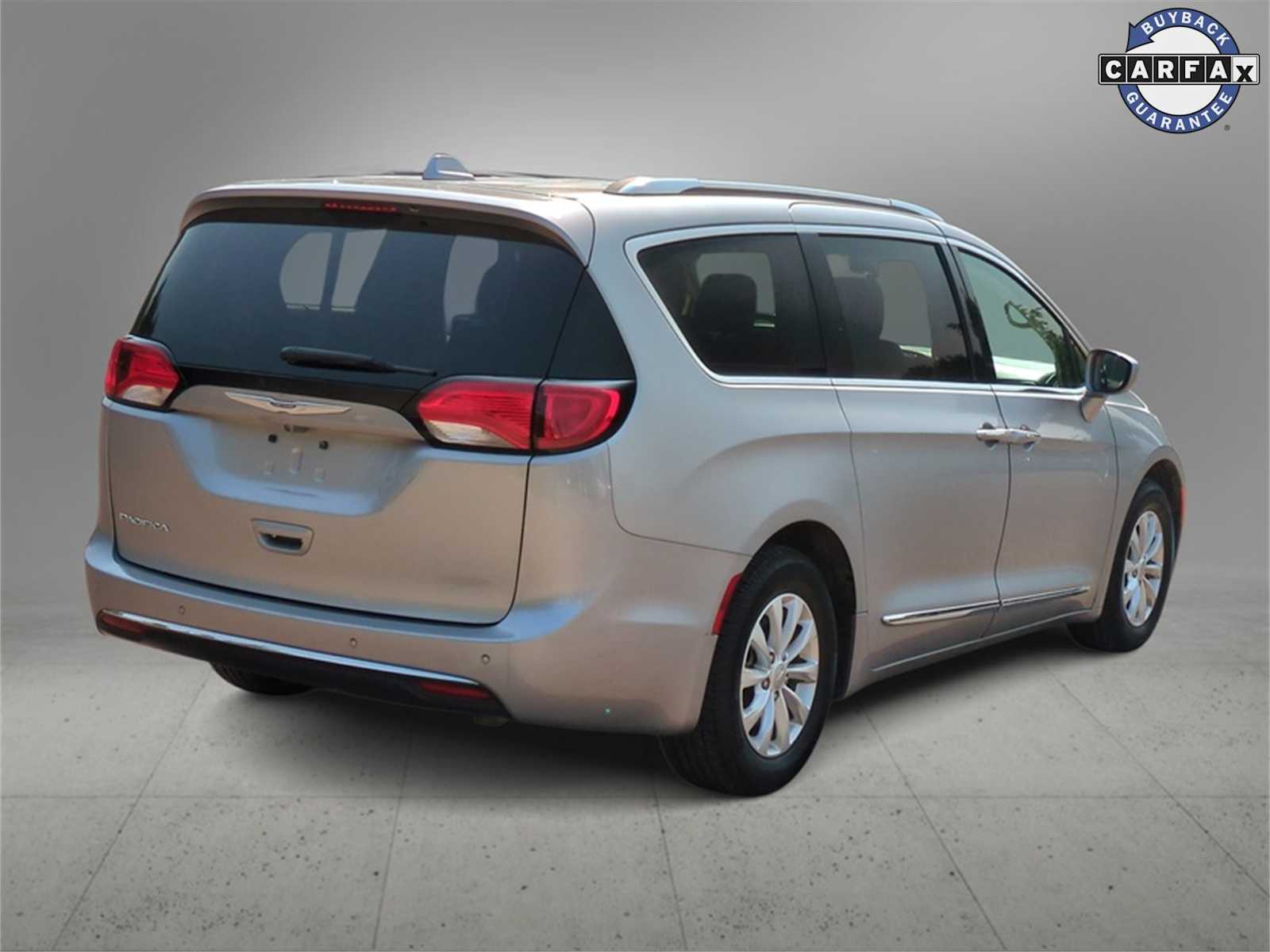 Thumbnail: 2019 Chrysler Pacifica - 8