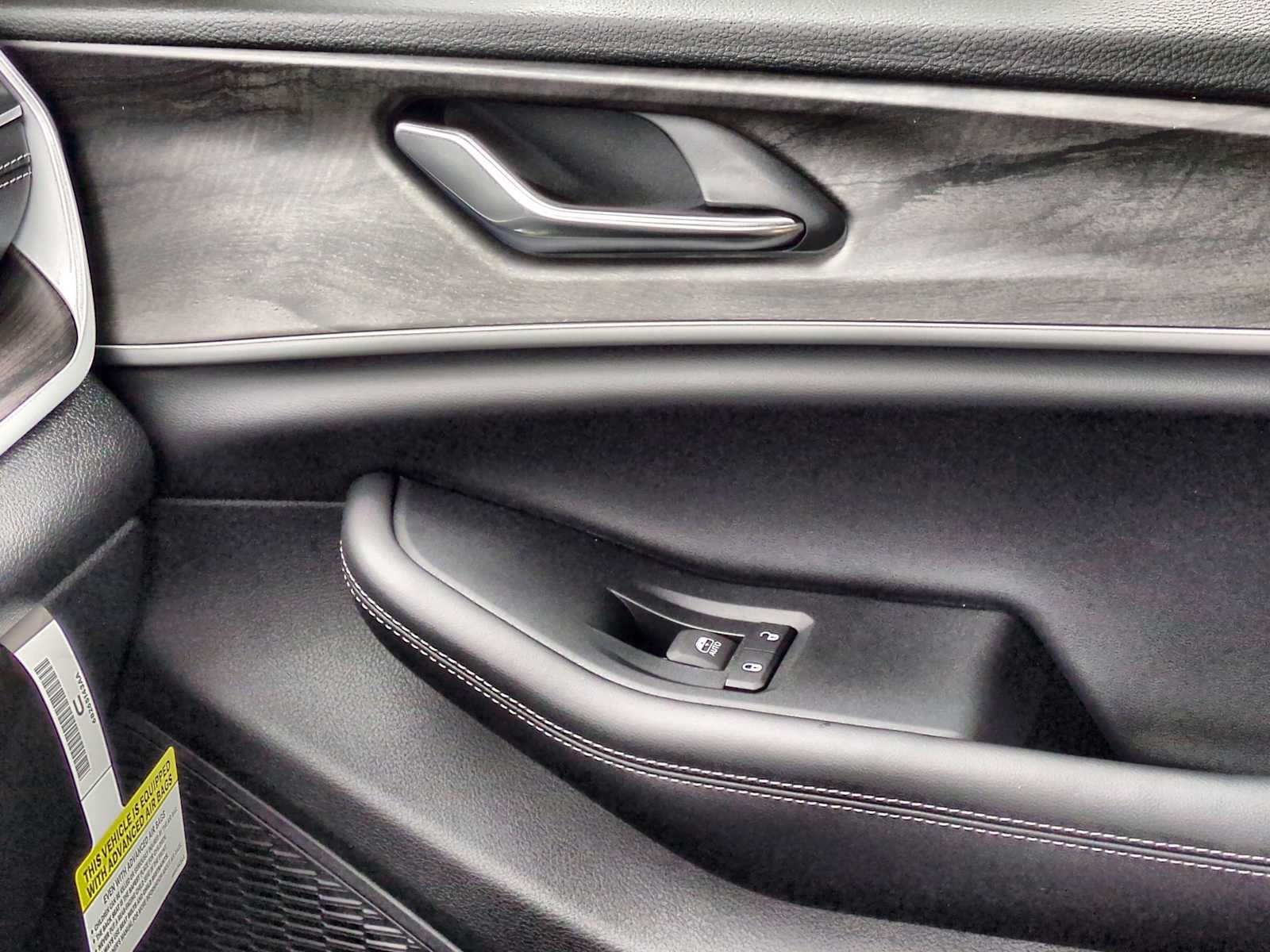 Thumbnail: 2025 Jeep Grand Cherokee L - 39