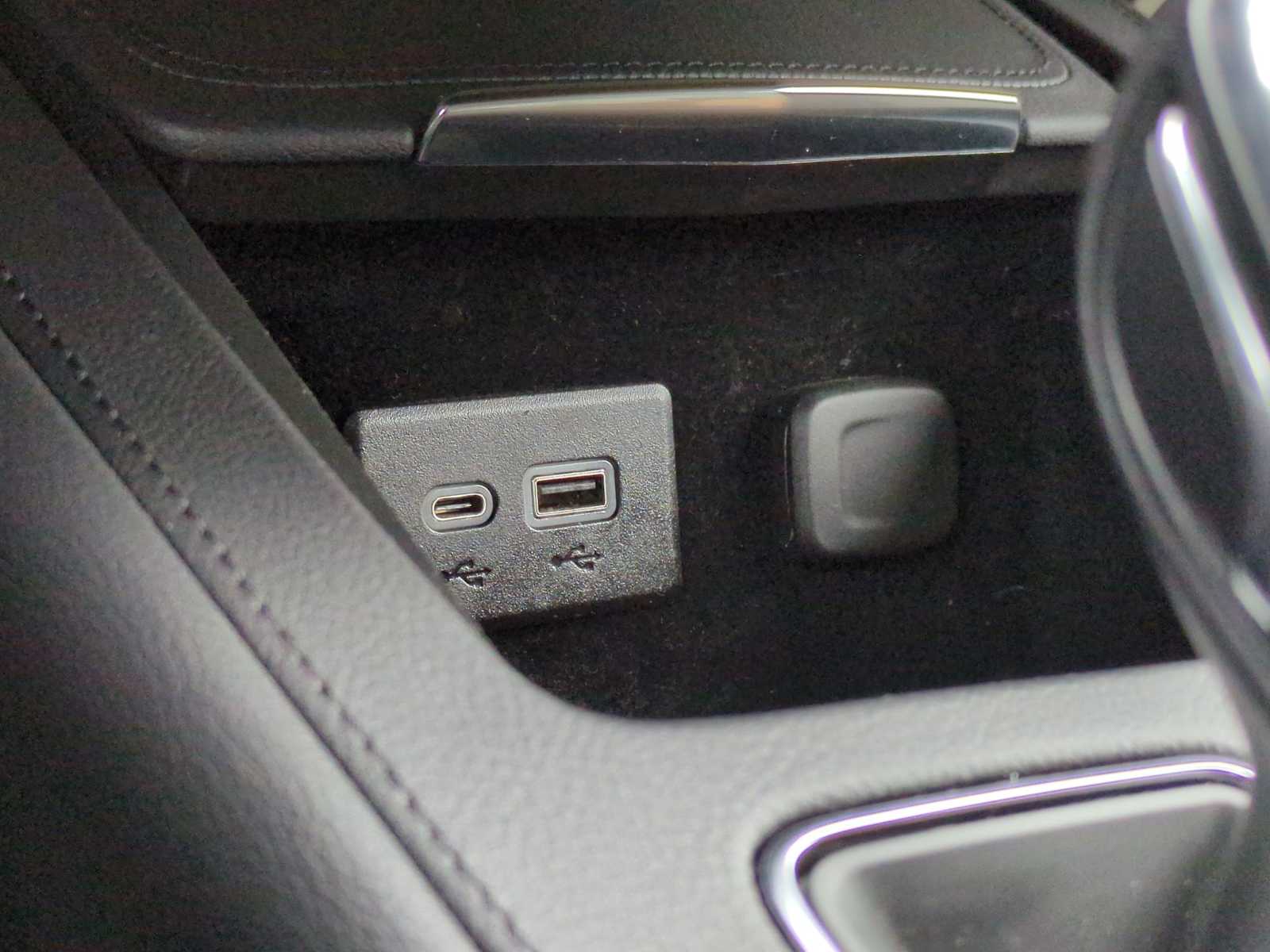 Thumbnail: 2022 Cadillac XT4 - 31