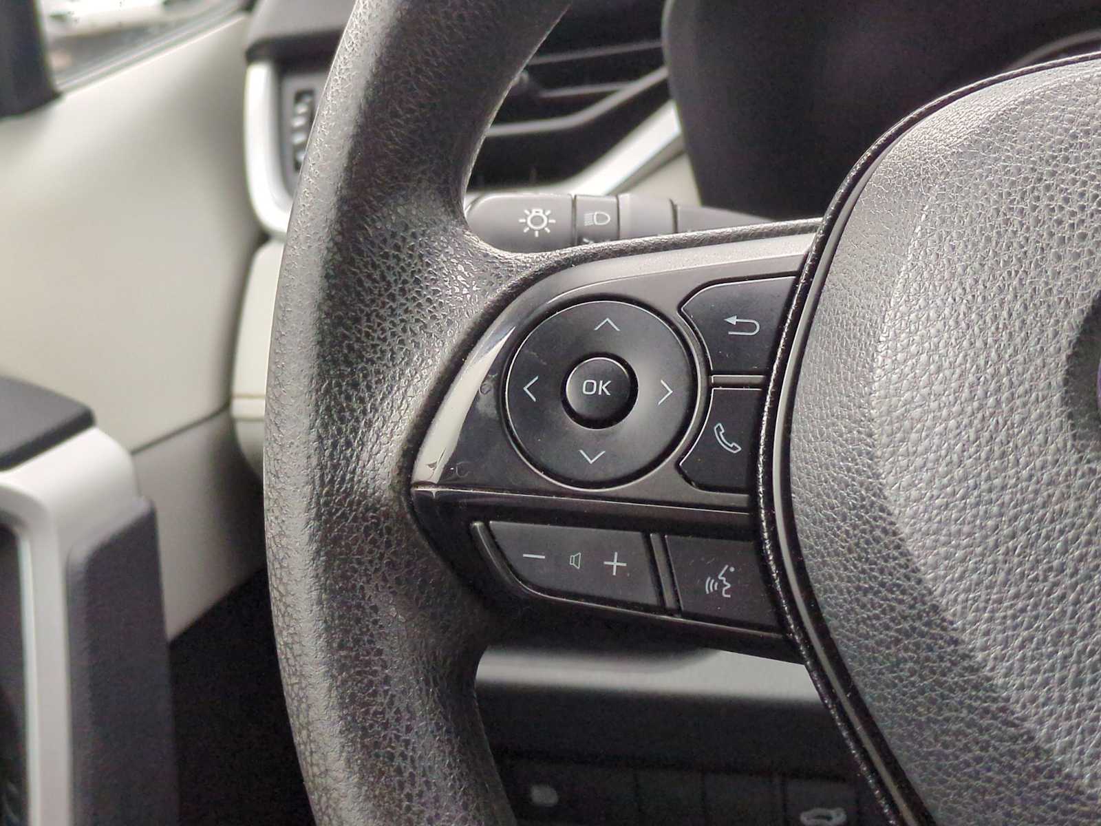 Thumbnail: 2020 Toyota RAV4 - 25