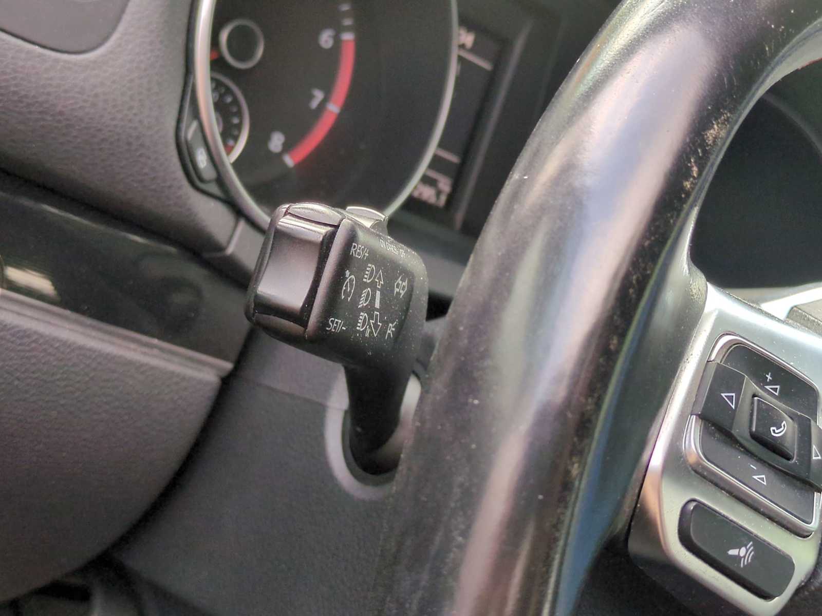 Thumbnail: 2011 Volkswagen Golf - 27