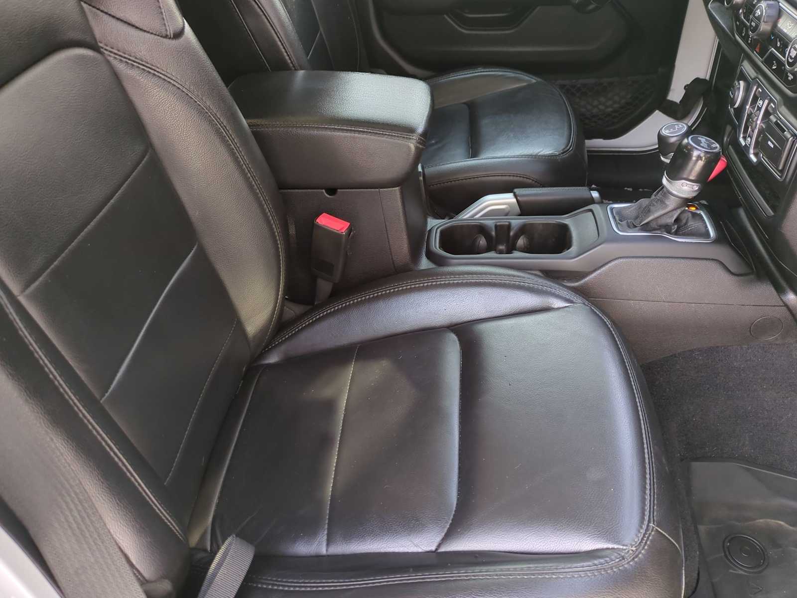 Thumbnail: 2021 Jeep Wrangler - 21