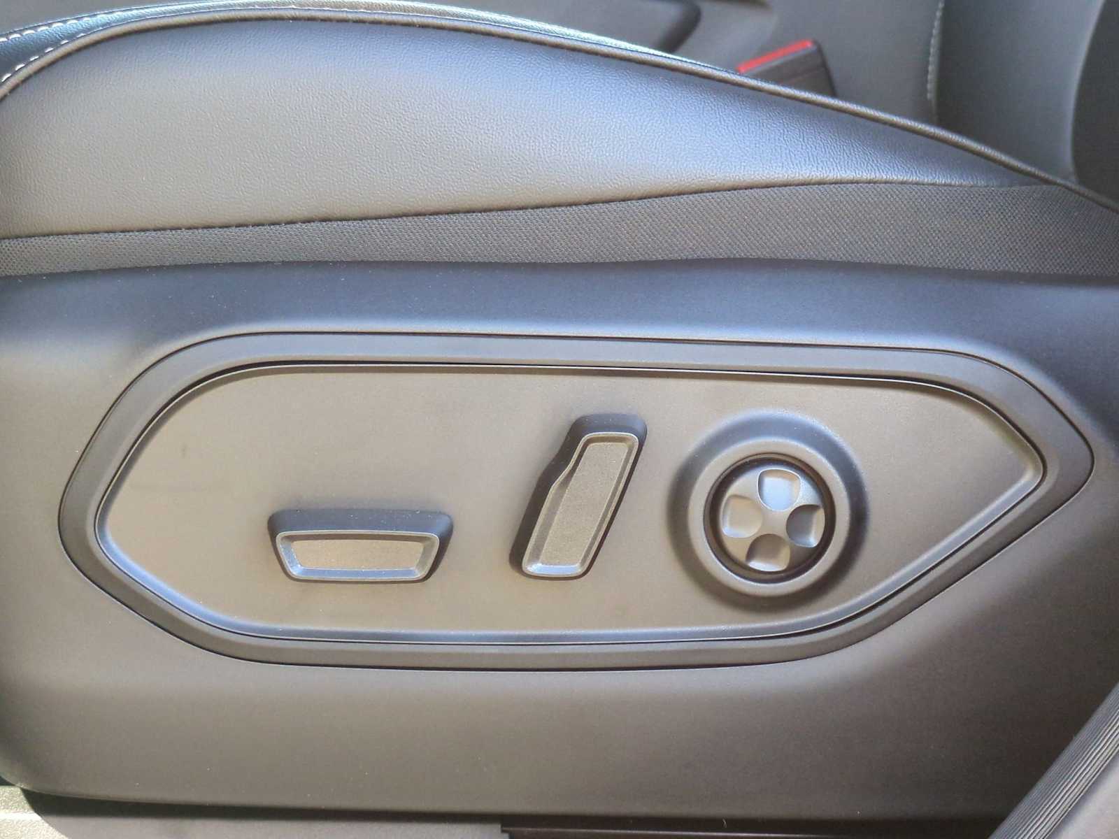 Thumbnail: 2025 Jeep Grand Cherokee - 17