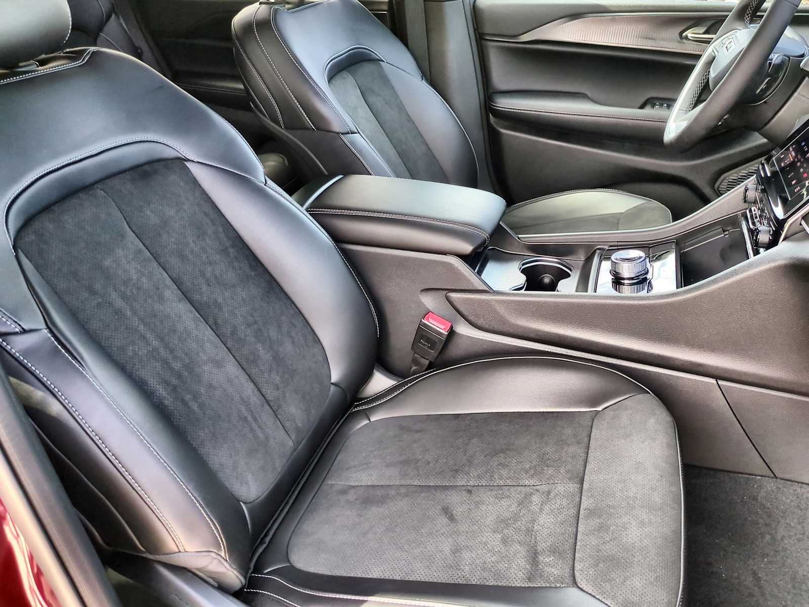 Thumbnail: 2025 Jeep Grand Cherokee - 21