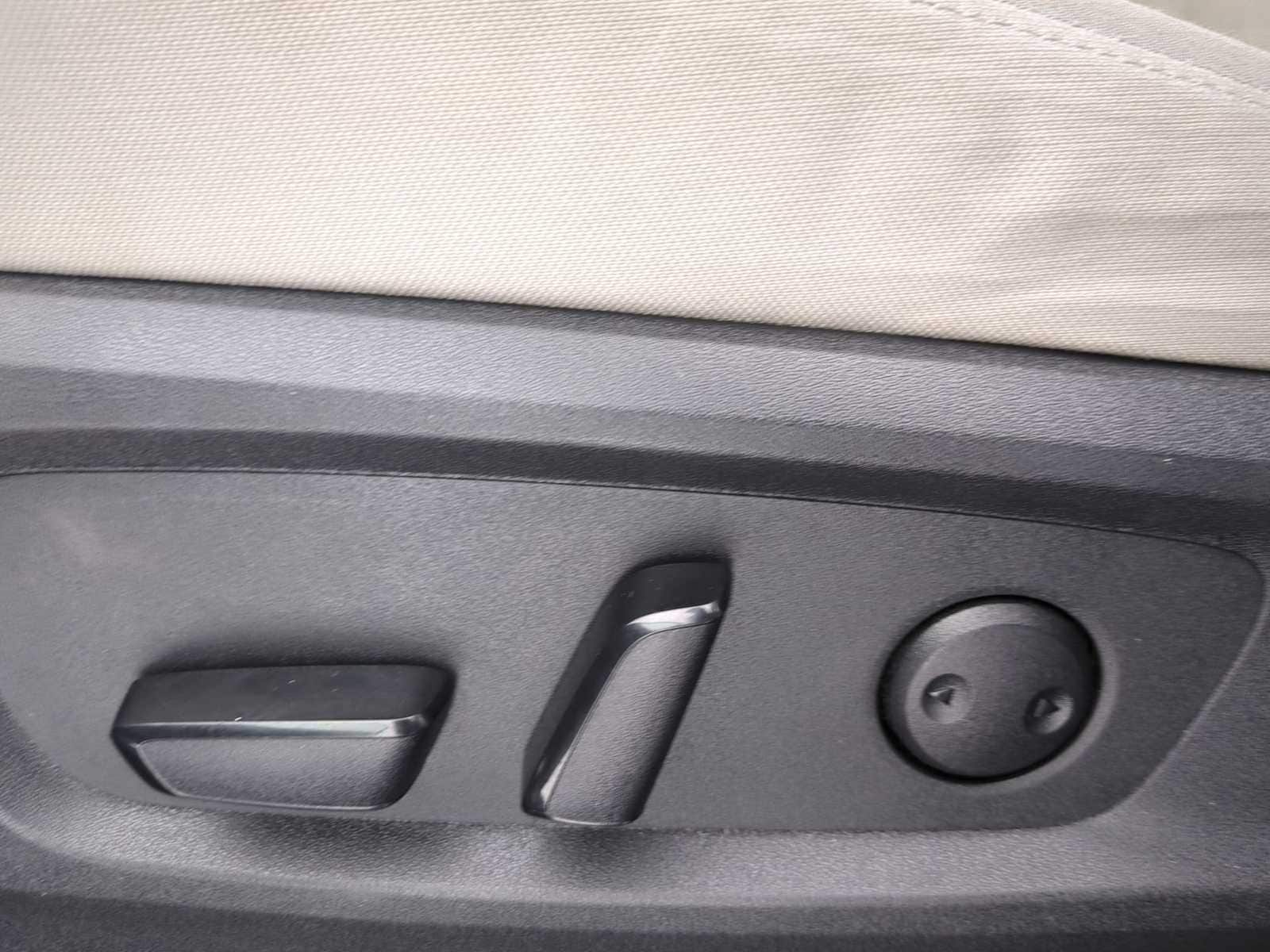 Thumbnail: 2022 Nissan Pathfinder - 17