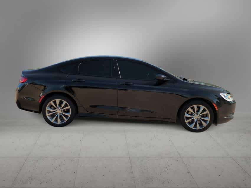 Thumbnail: 2016 Chrysler 200 - 9