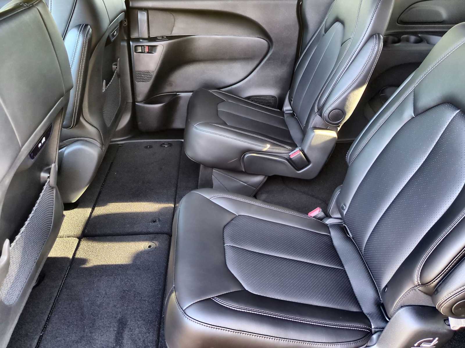 Thumbnail: 2026 Chrysler Pacifica - 20