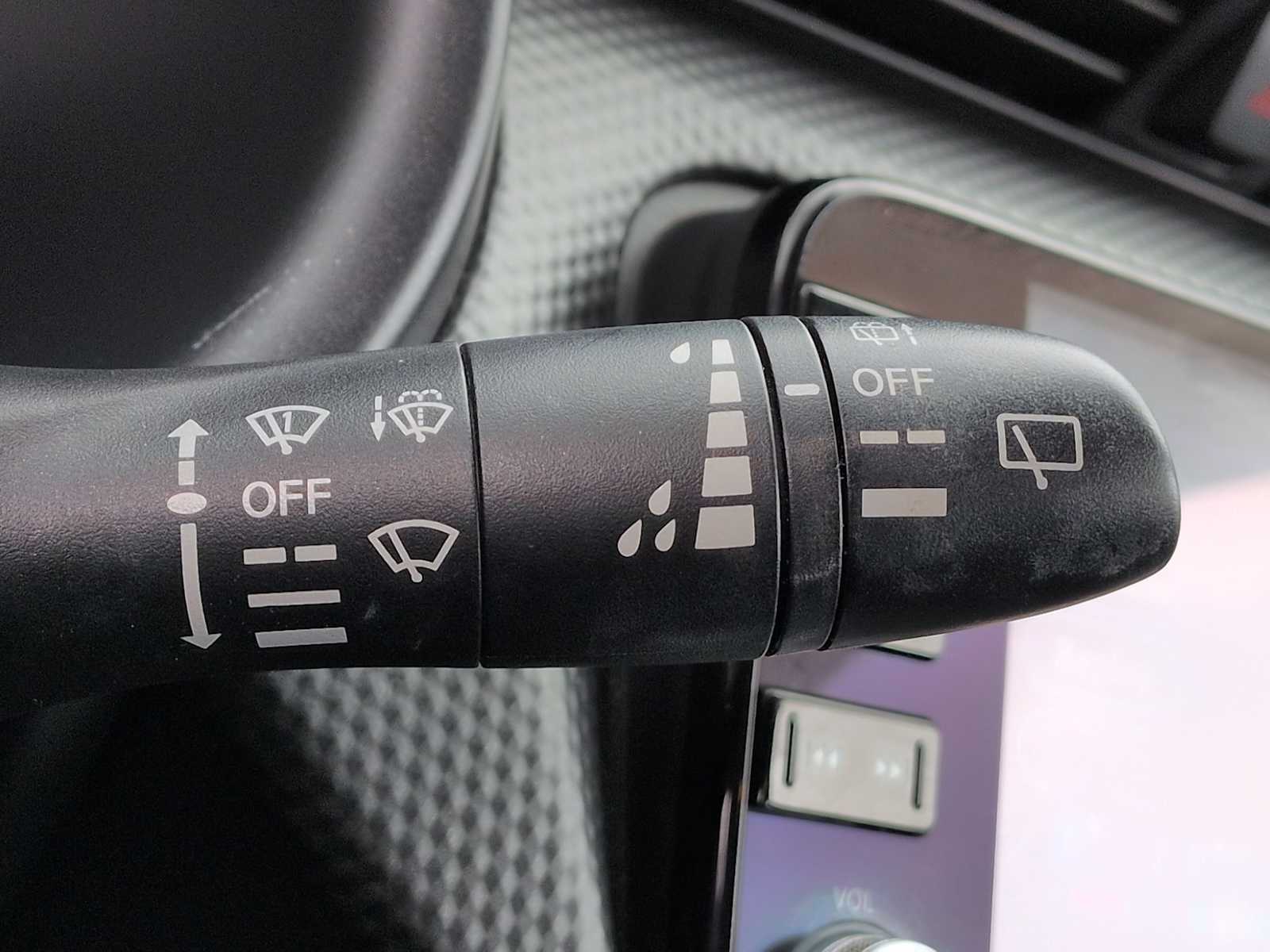 Thumbnail: 2023 Nissan Kicks - 24