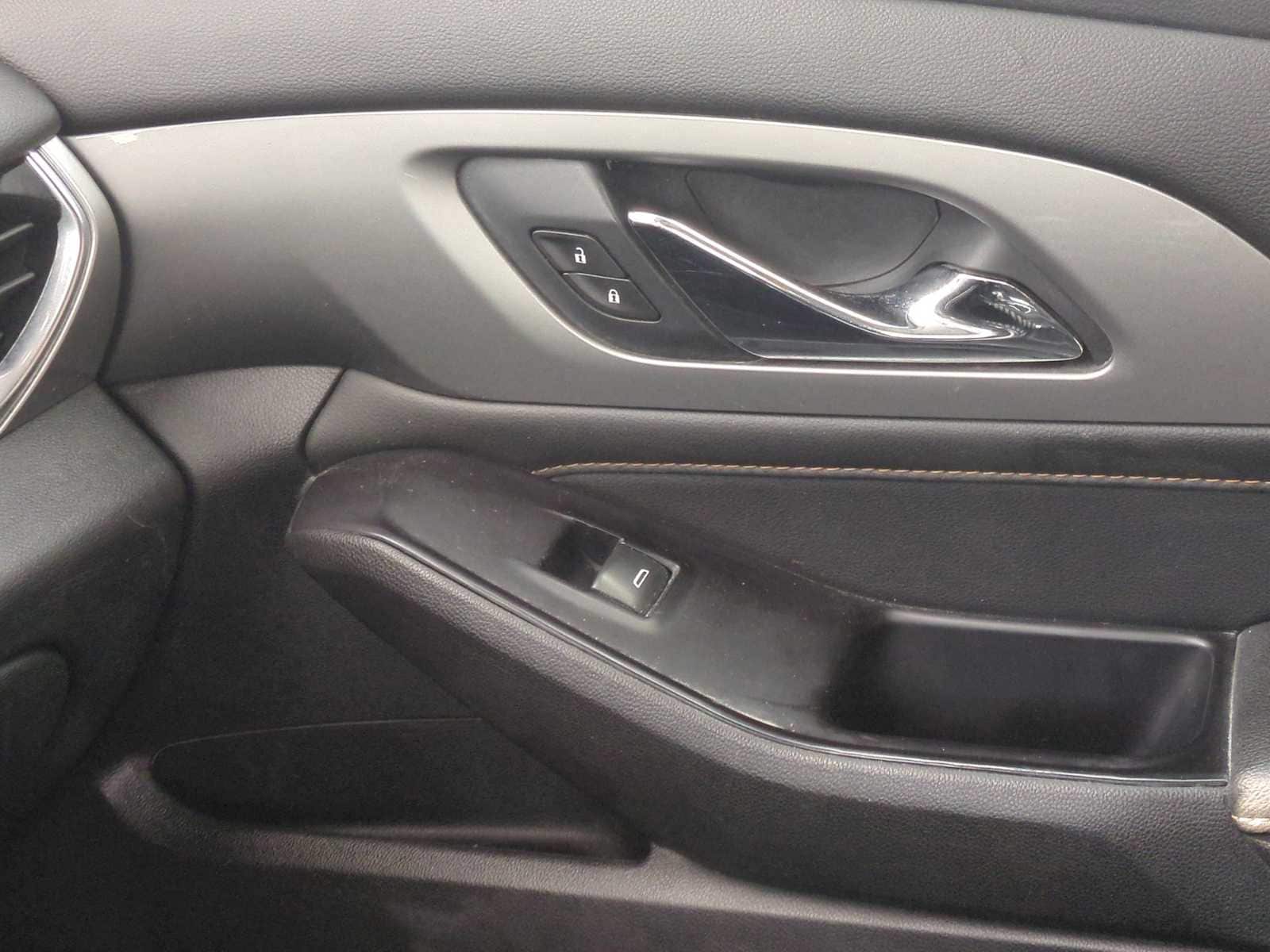 Thumbnail: 2018 Chevrolet Traverse - 38