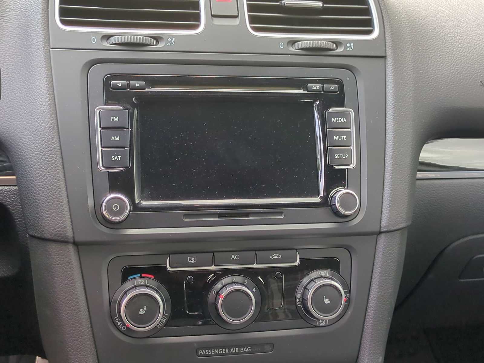 Thumbnail: 2011 Volkswagen Golf - 28