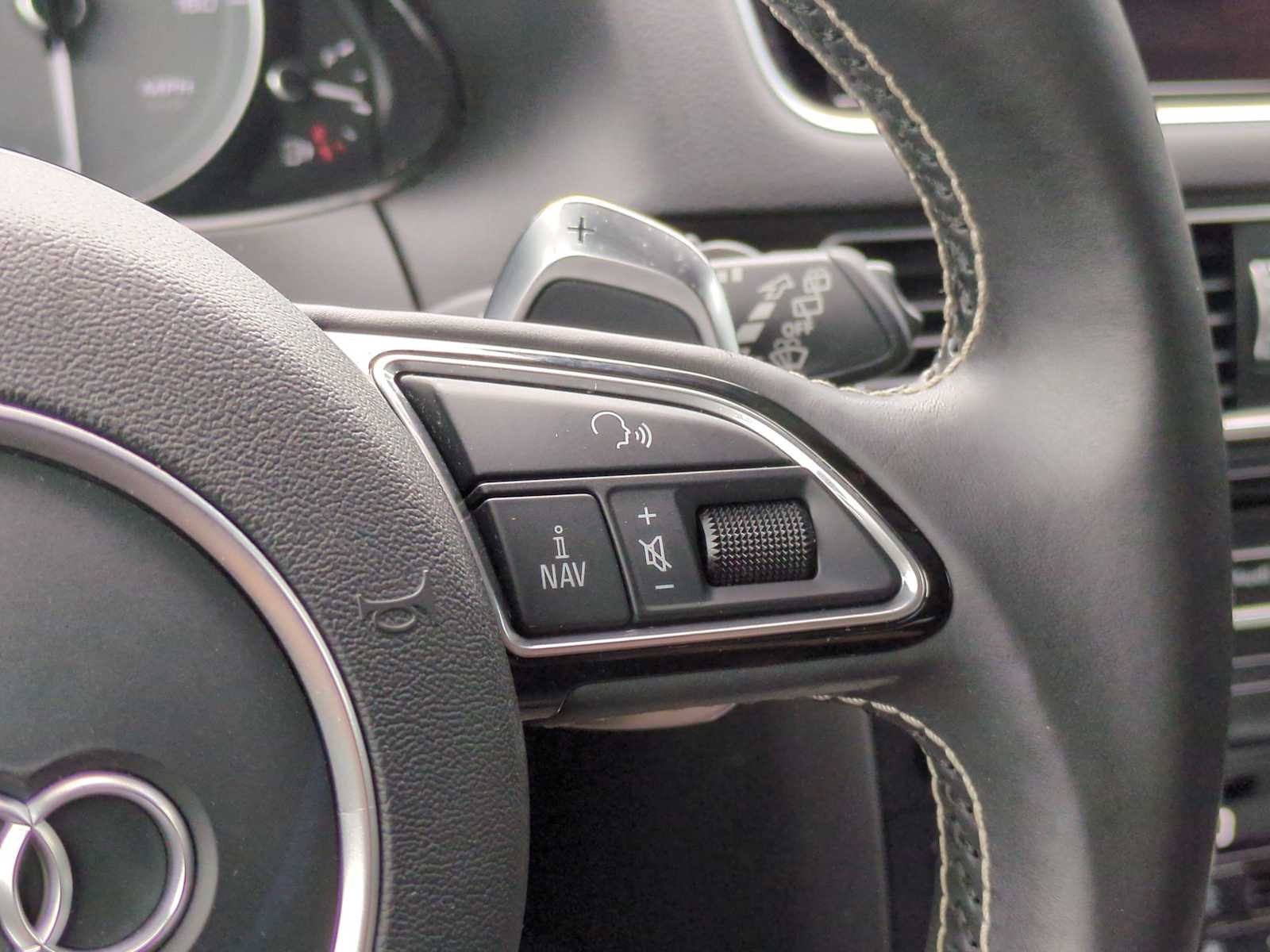 Thumbnail: 2015 Audi SQ5 - 27