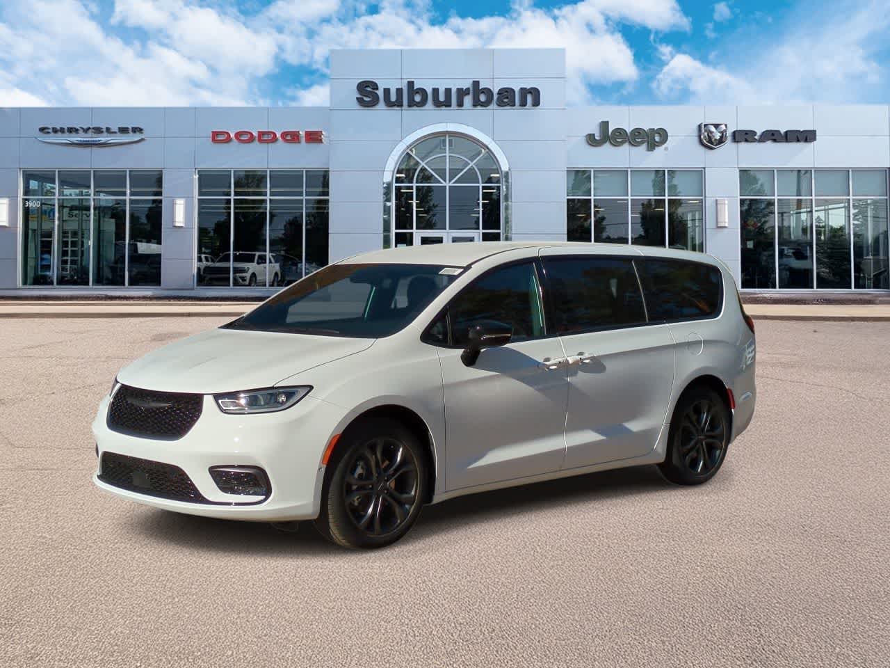 Thumbnail: 2026 Chrysler Pacifica - 4