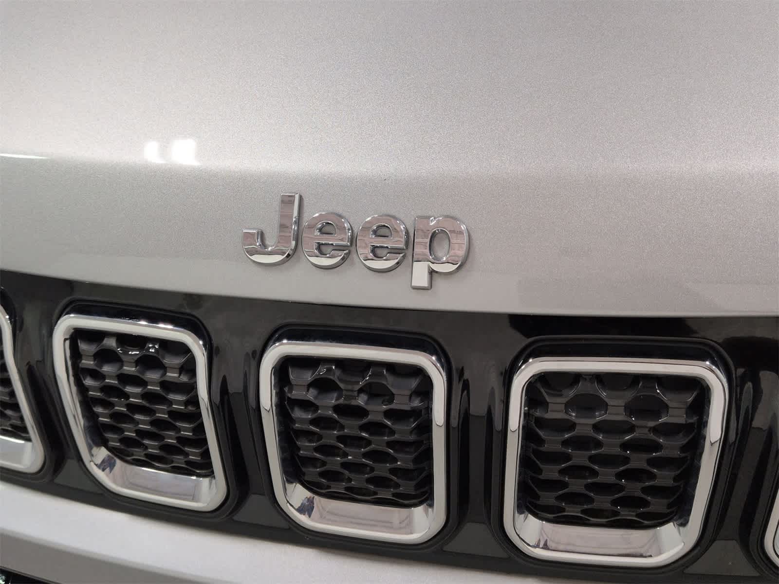 Thumbnail: 2023 Jeep Compass - 12