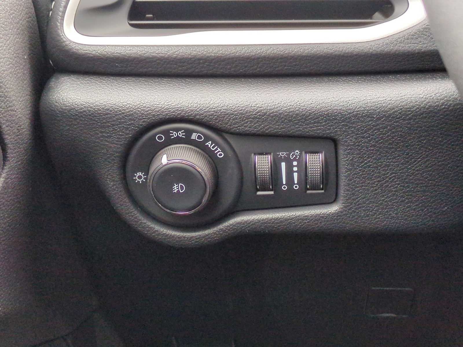 Thumbnail: 2026 Chrysler Pacifica - 36