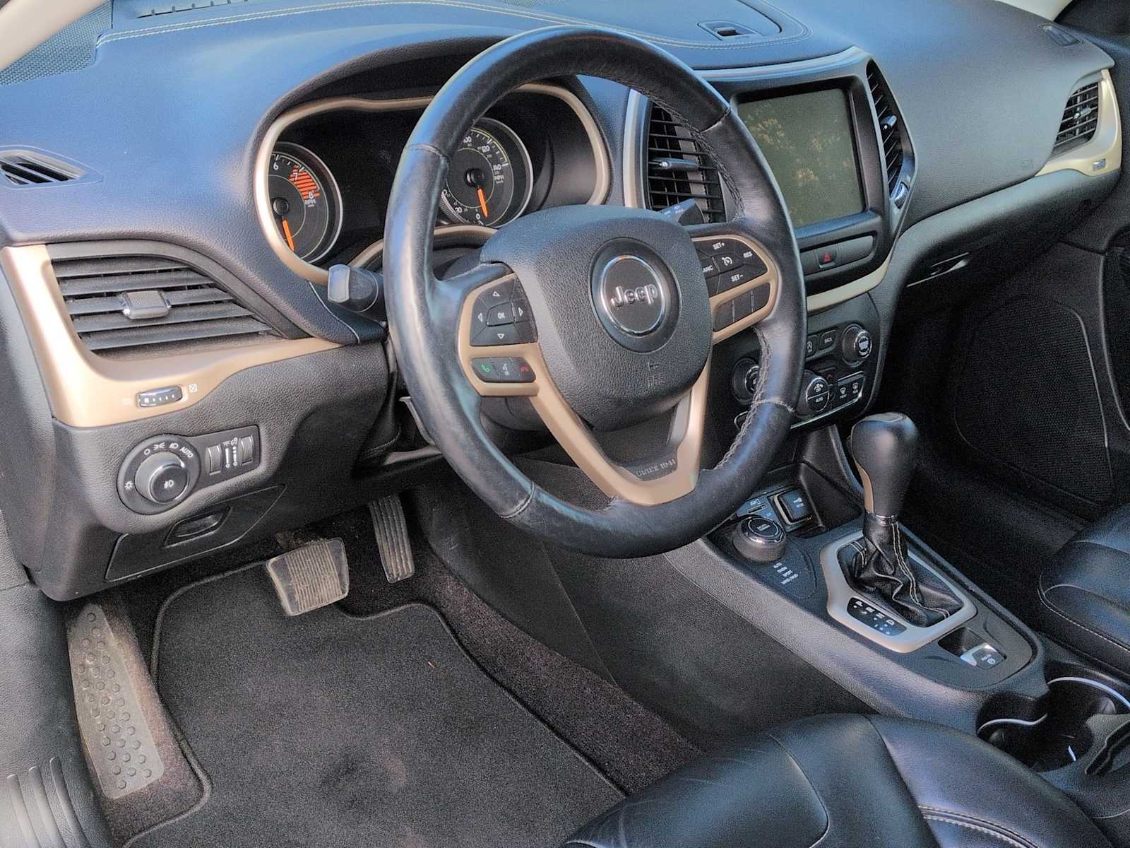 Thumbnail: 2017 Jeep Cherokee - 10