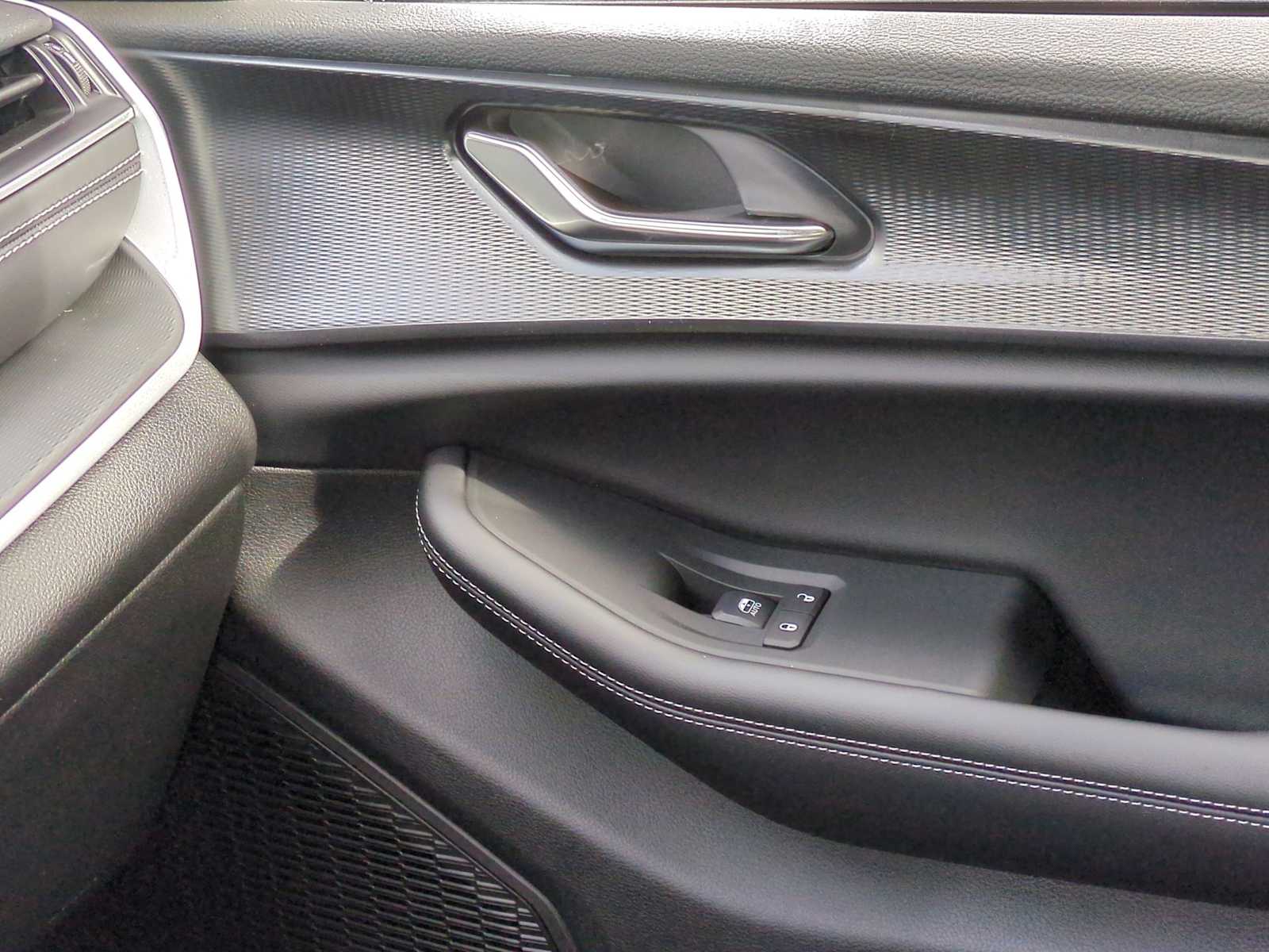 Thumbnail: 2025 Jeep Grand Cherokee - 36