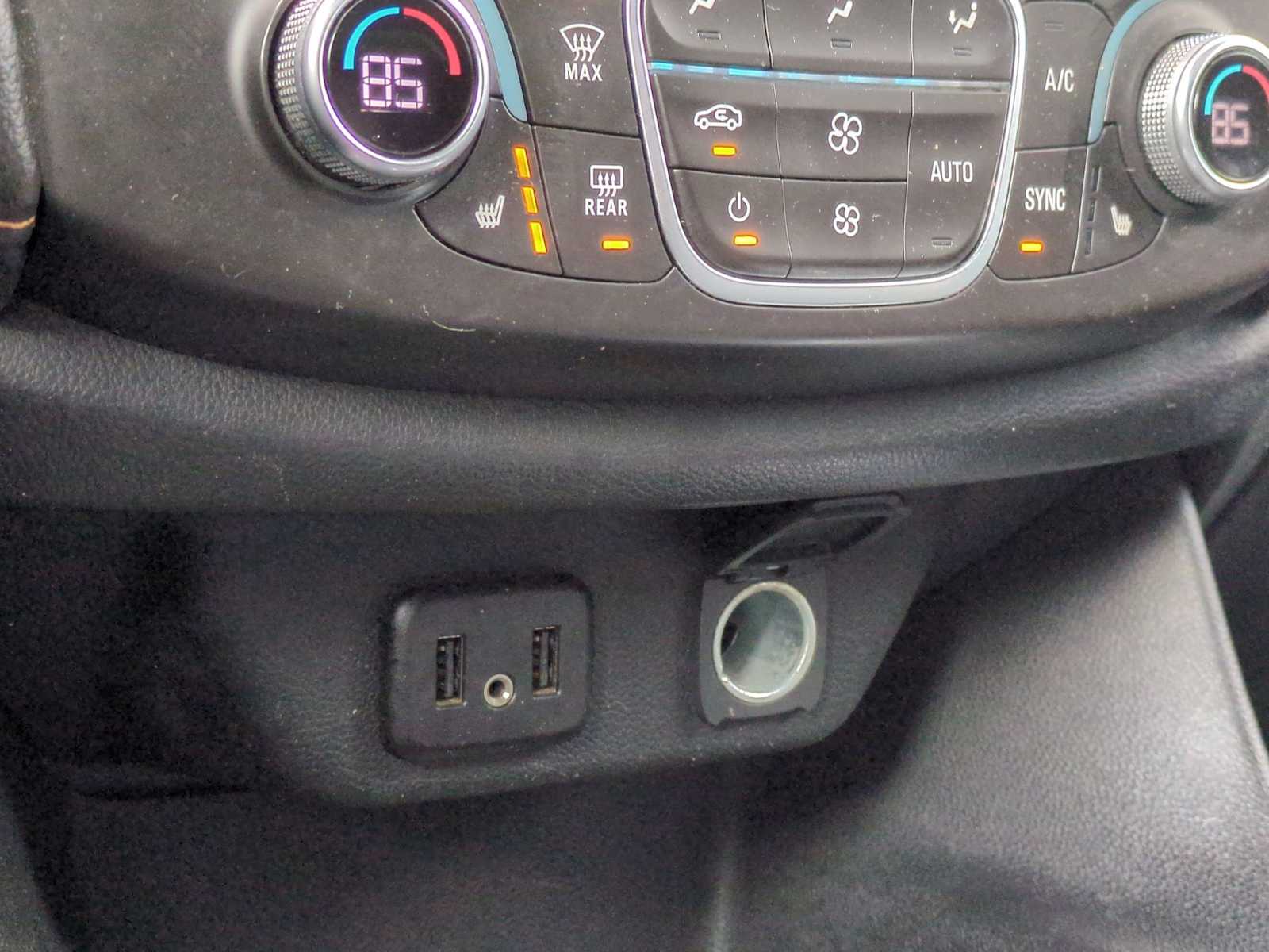 Thumbnail: 2018 Chevrolet Traverse - 33