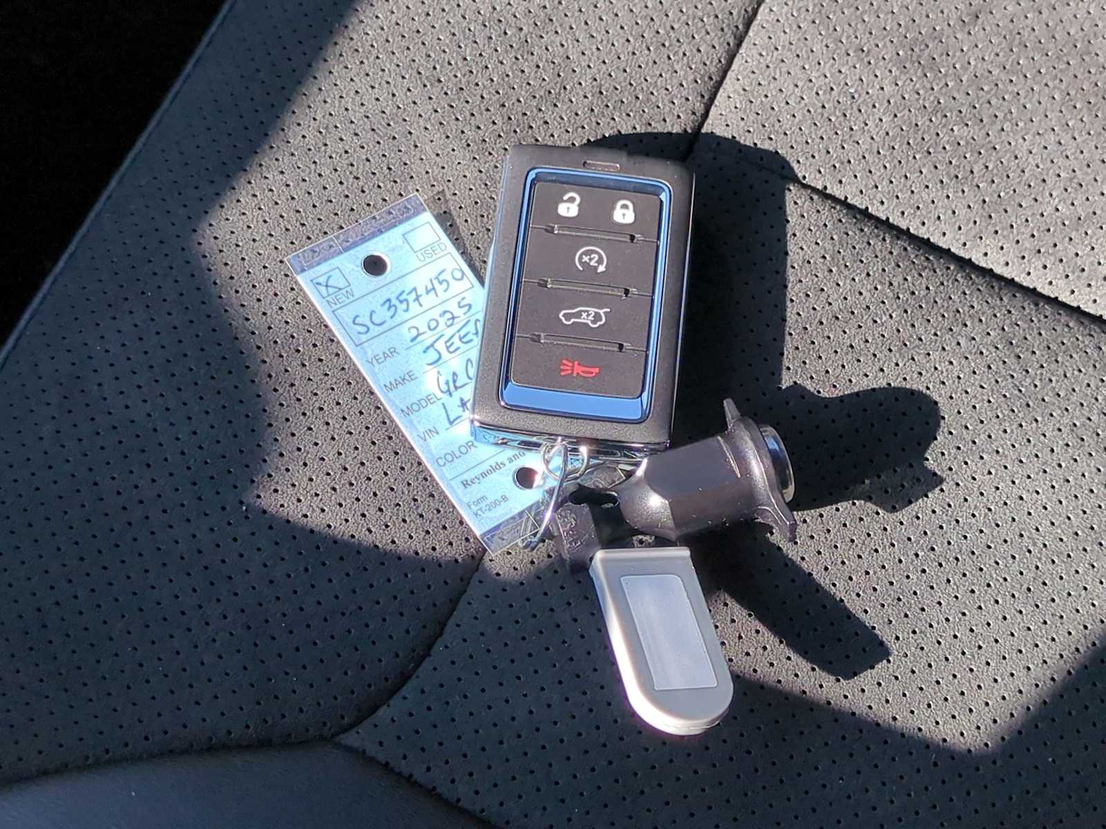 Thumbnail: 2025 Jeep Grand Cherokee - 33