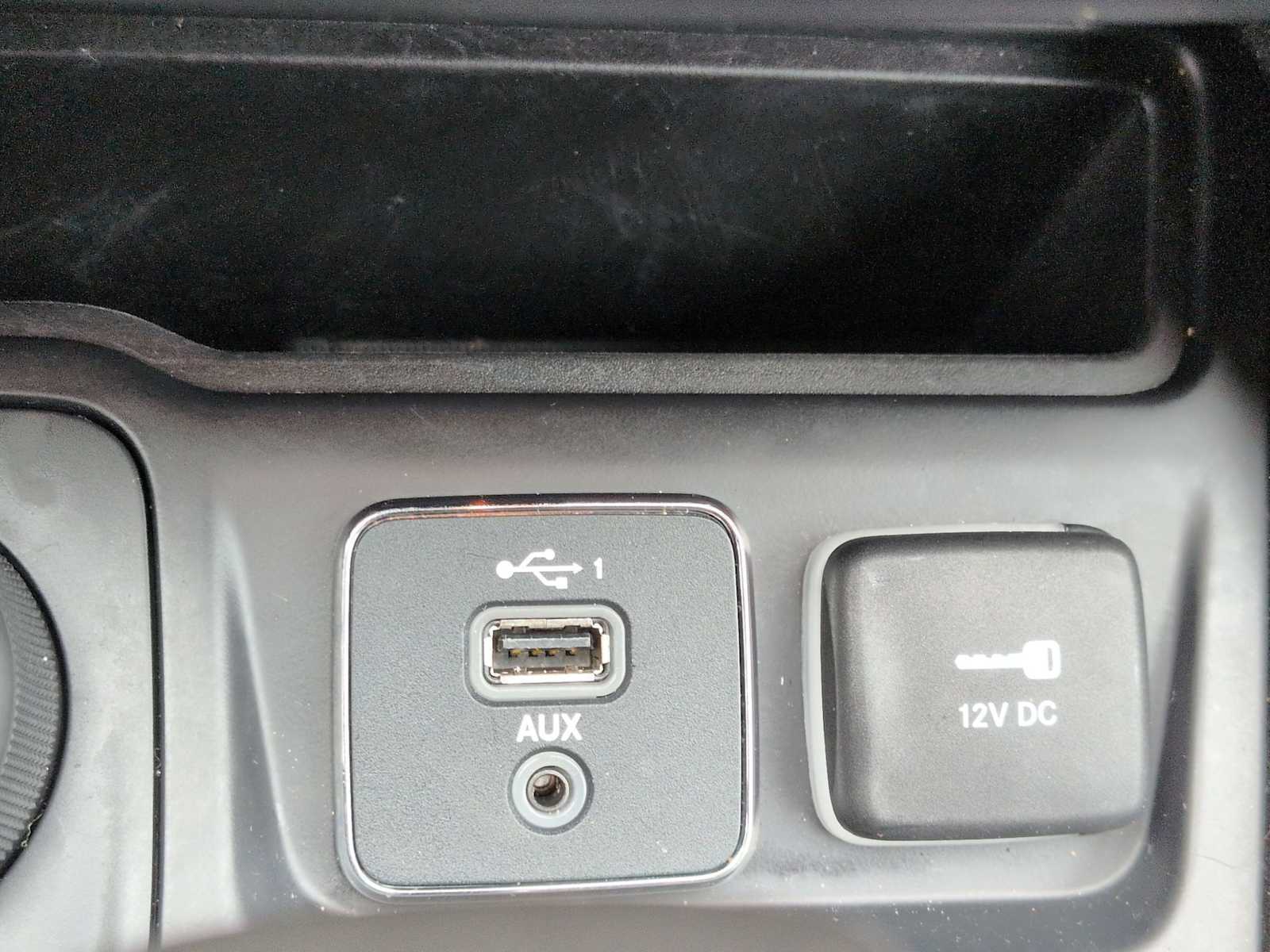 Thumbnail: 2019 Jeep Cherokee - 31