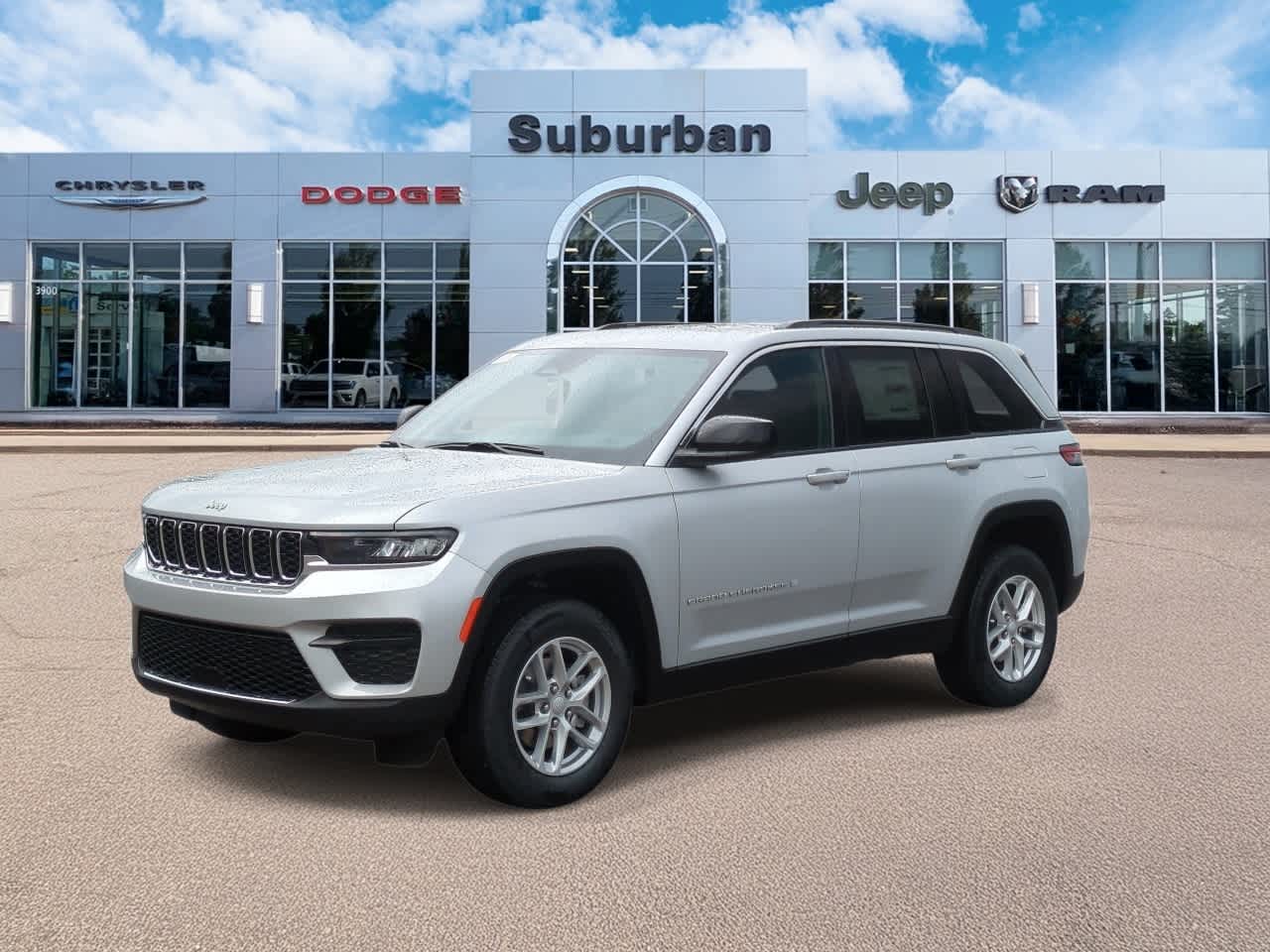 2025 Jeep Grand Cherokee Laredo photo 4