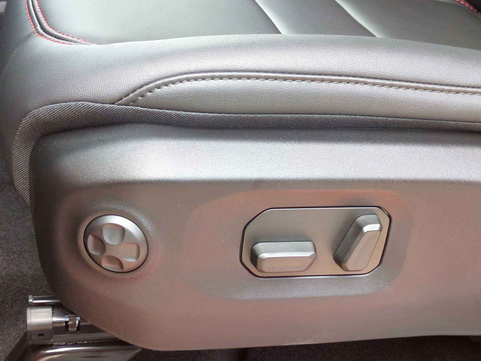 Thumbnail: 2025 Jeep Wrangler - 19