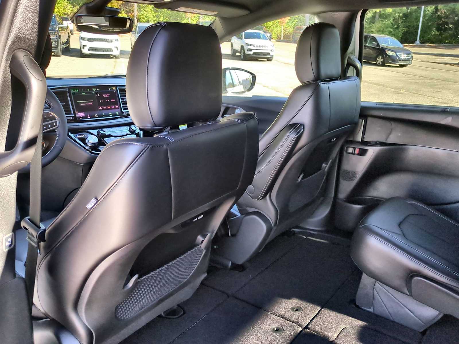 Thumbnail: 2026 Chrysler Pacifica - 18