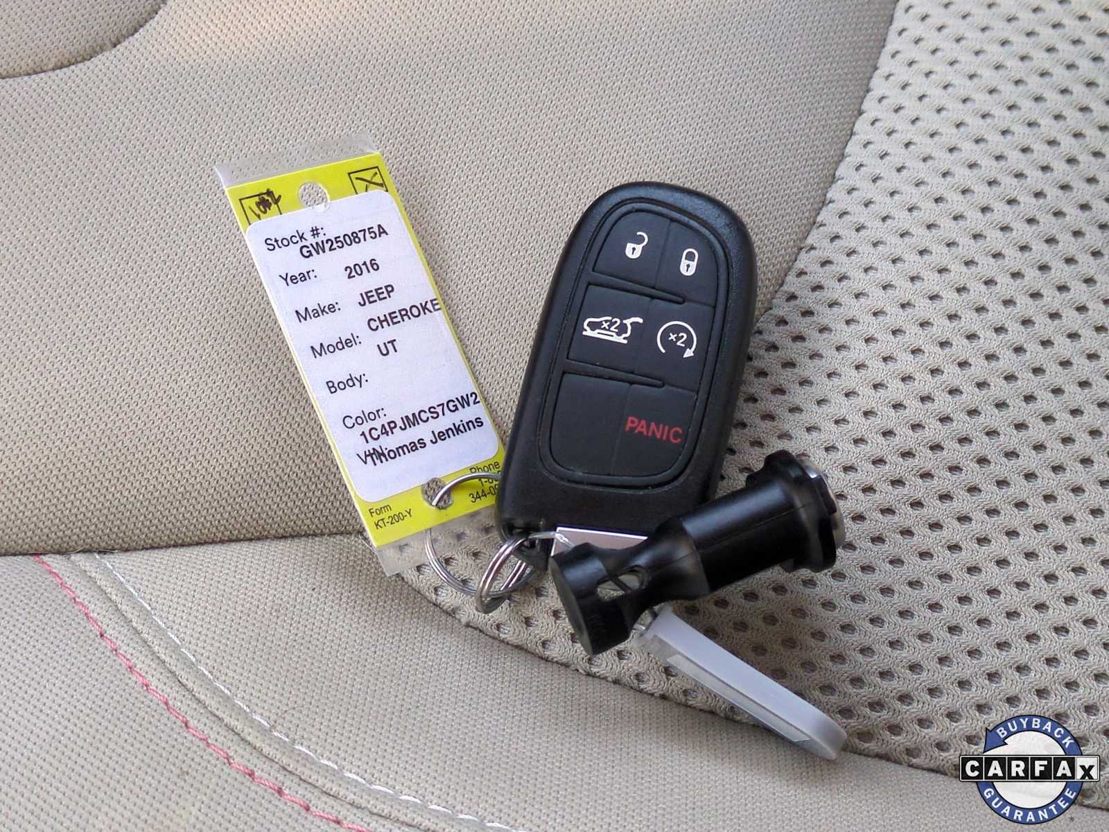 Thumbnail: 2016 Jeep Cherokee - 38