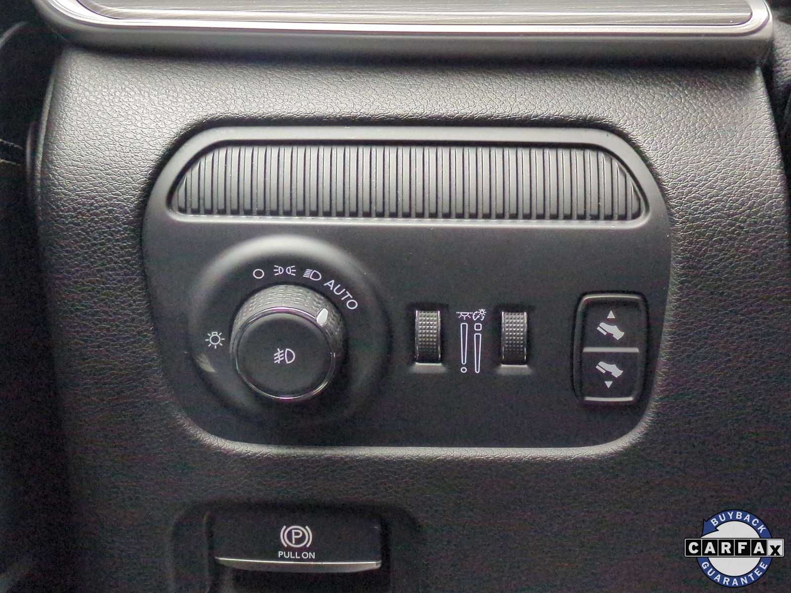 Thumbnail: 2024 Jeep Wagoneer - 36