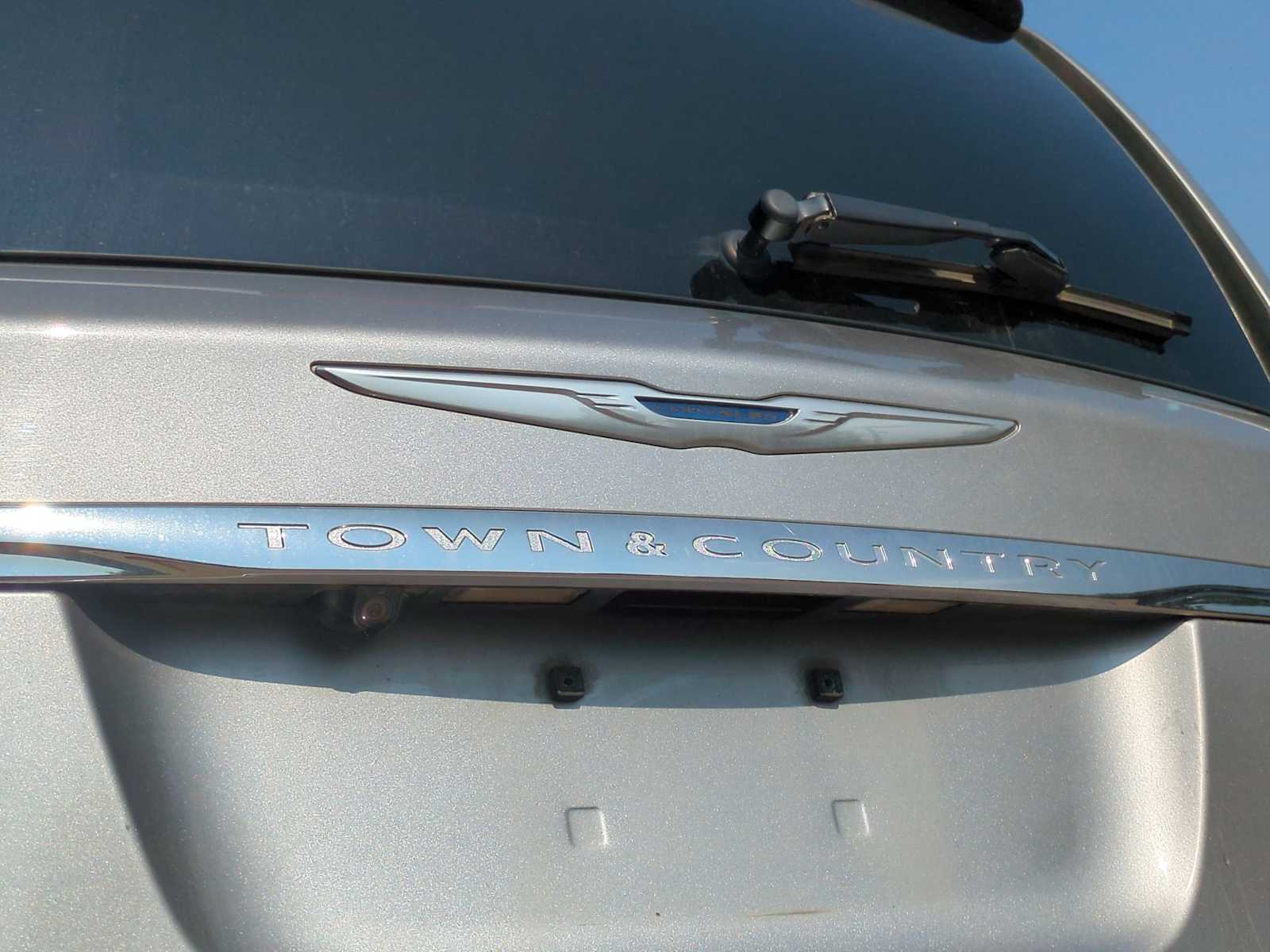 Thumbnail: 2015 Chrysler Town & Country - 13