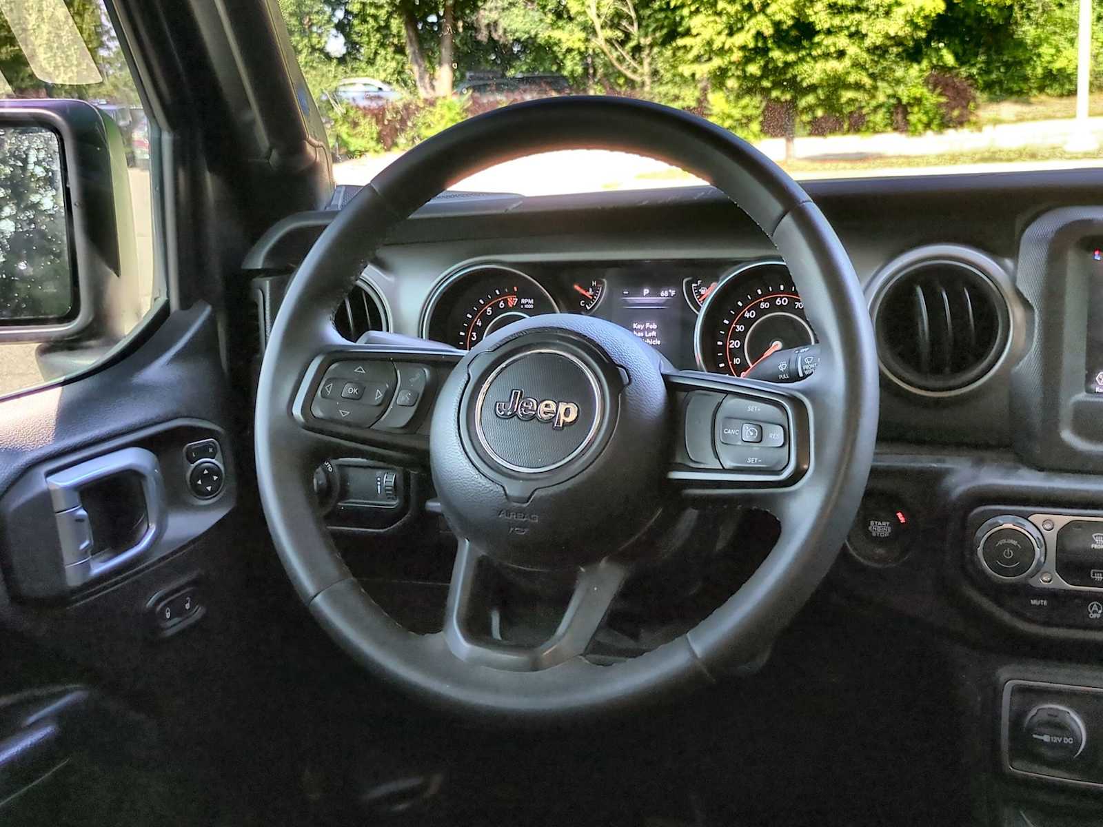 Thumbnail: 2023 Jeep Gladiator - 23