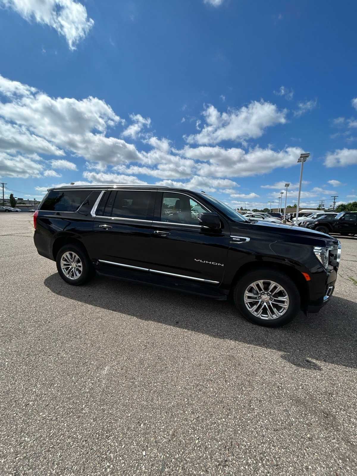 Thumbnail: 2021 GMC Yukon XL - 12