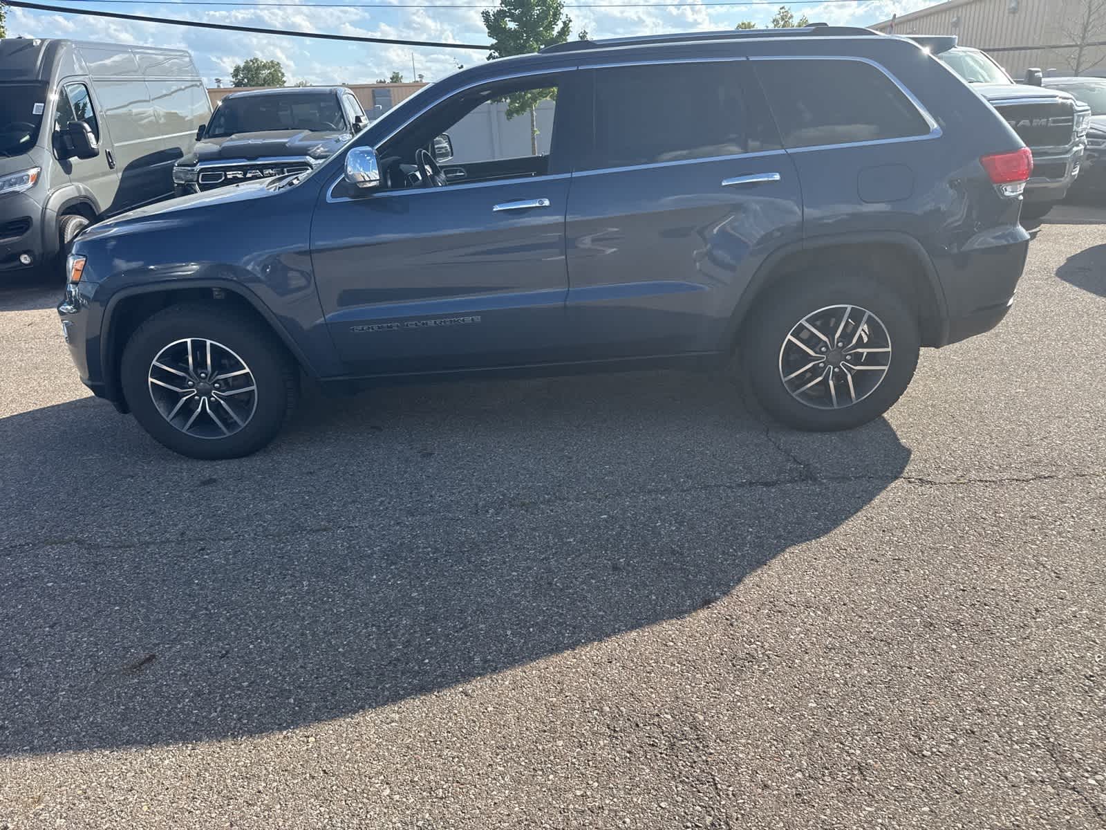 Thumbnail: 2019 Jeep Grand Cherokee - 28