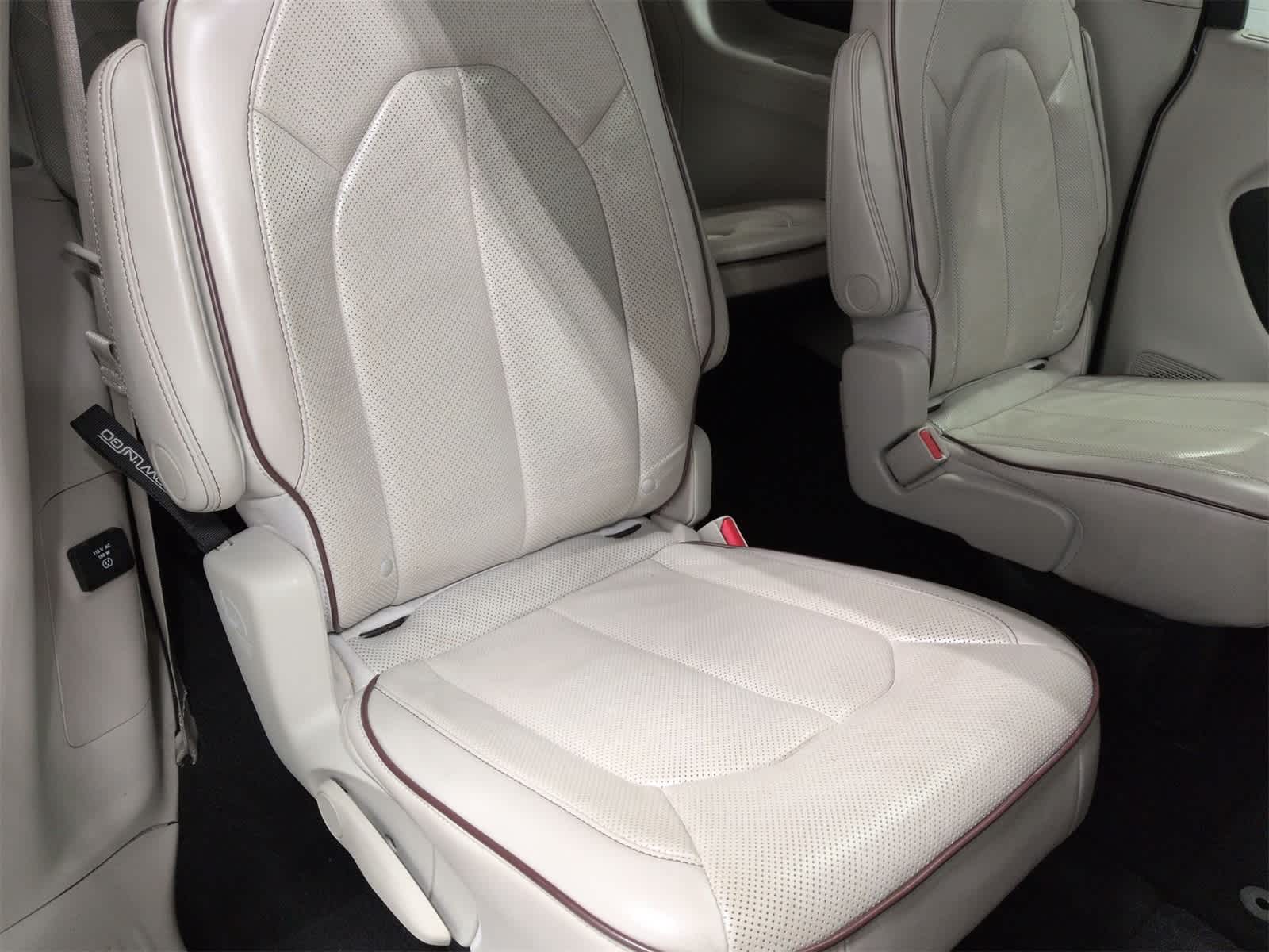 Thumbnail: 2017 Chrysler Pacifica - 23