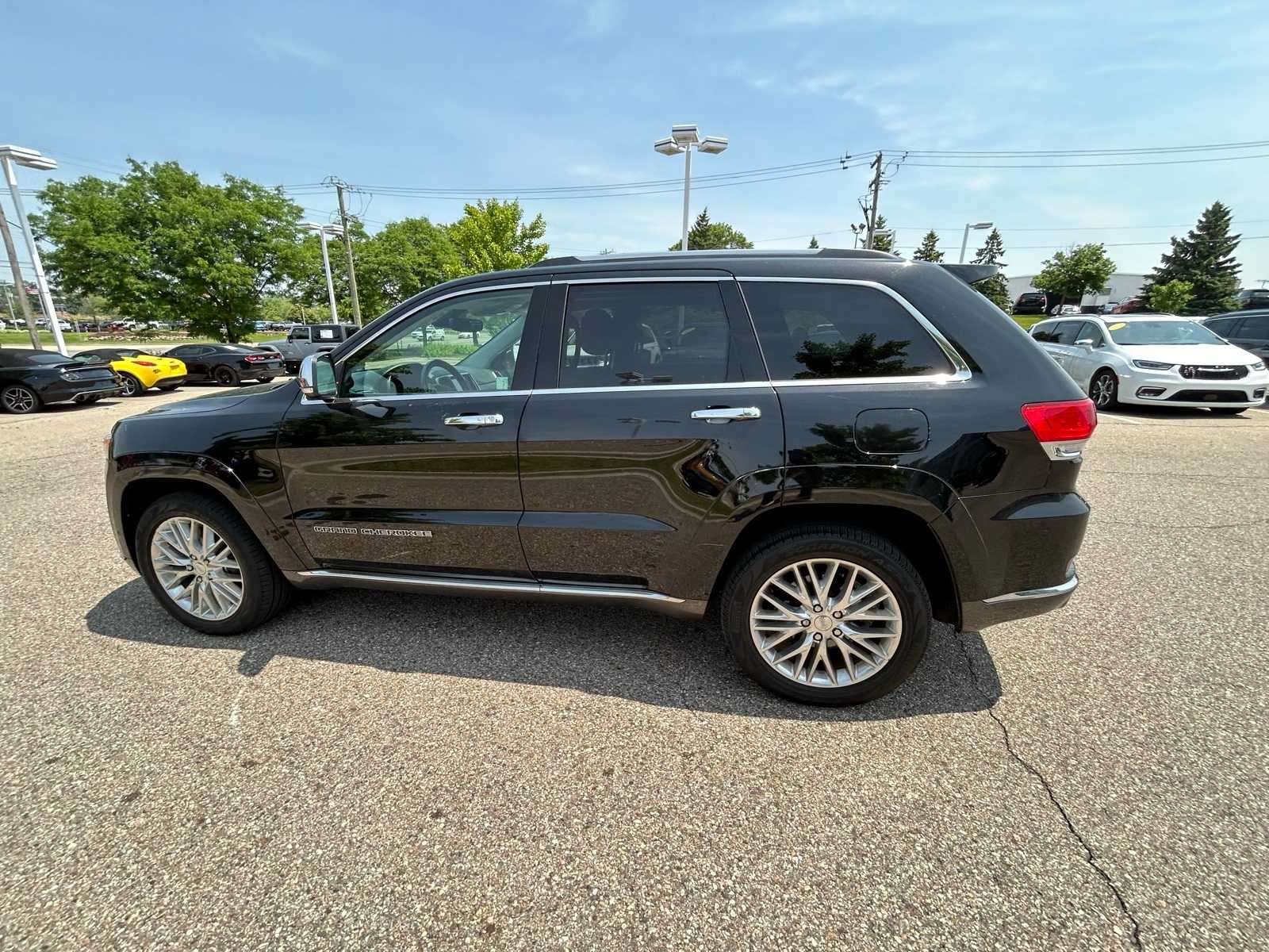 Thumbnail: 2017 Jeep Grand Cherokee - 26