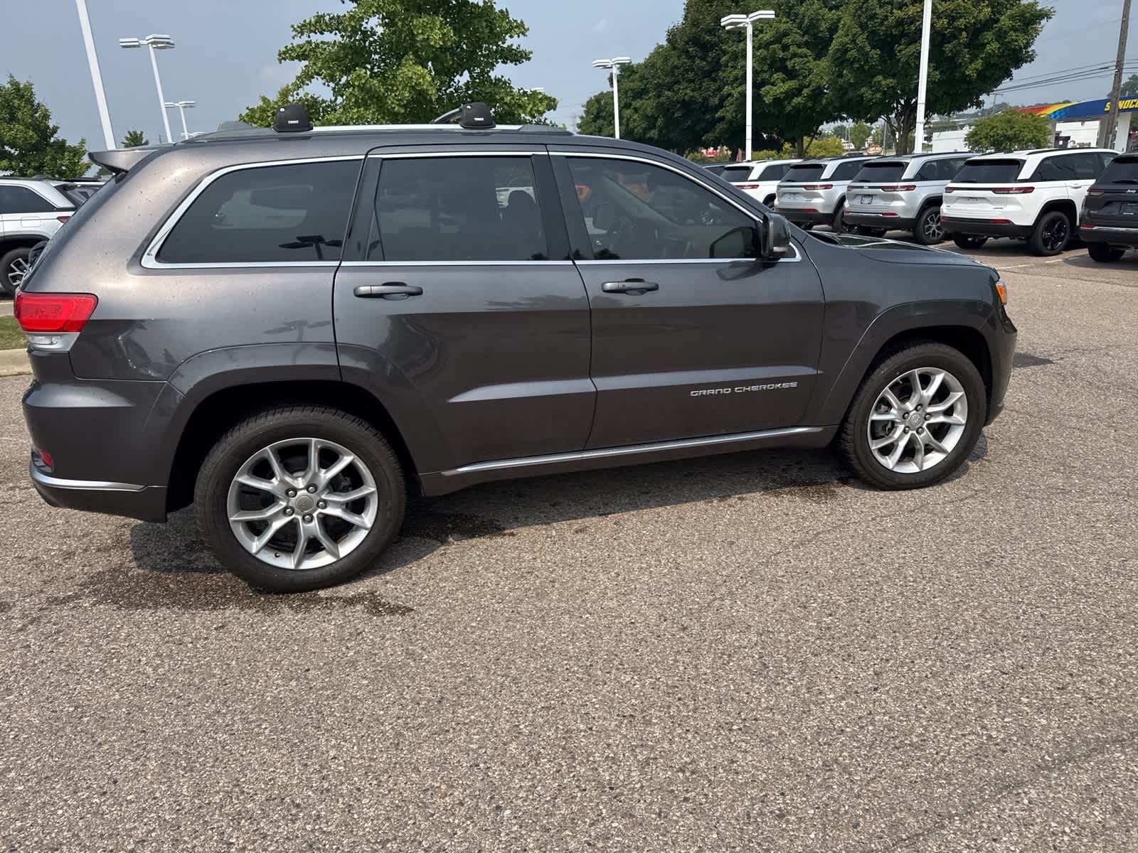 Thumbnail: 2015 Jeep Grand Cherokee - 16