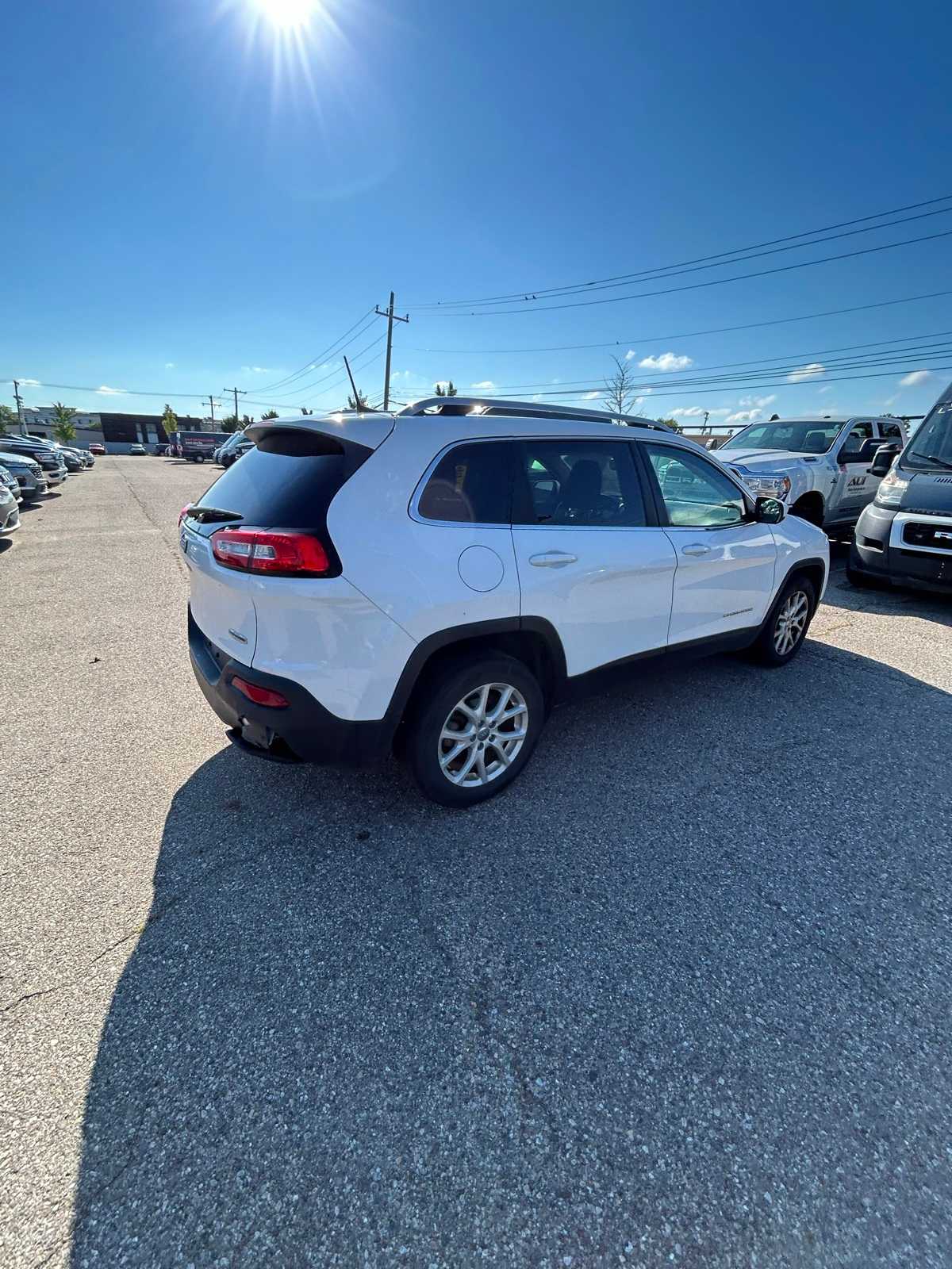 Thumbnail: 2016 Jeep Cherokee - 18