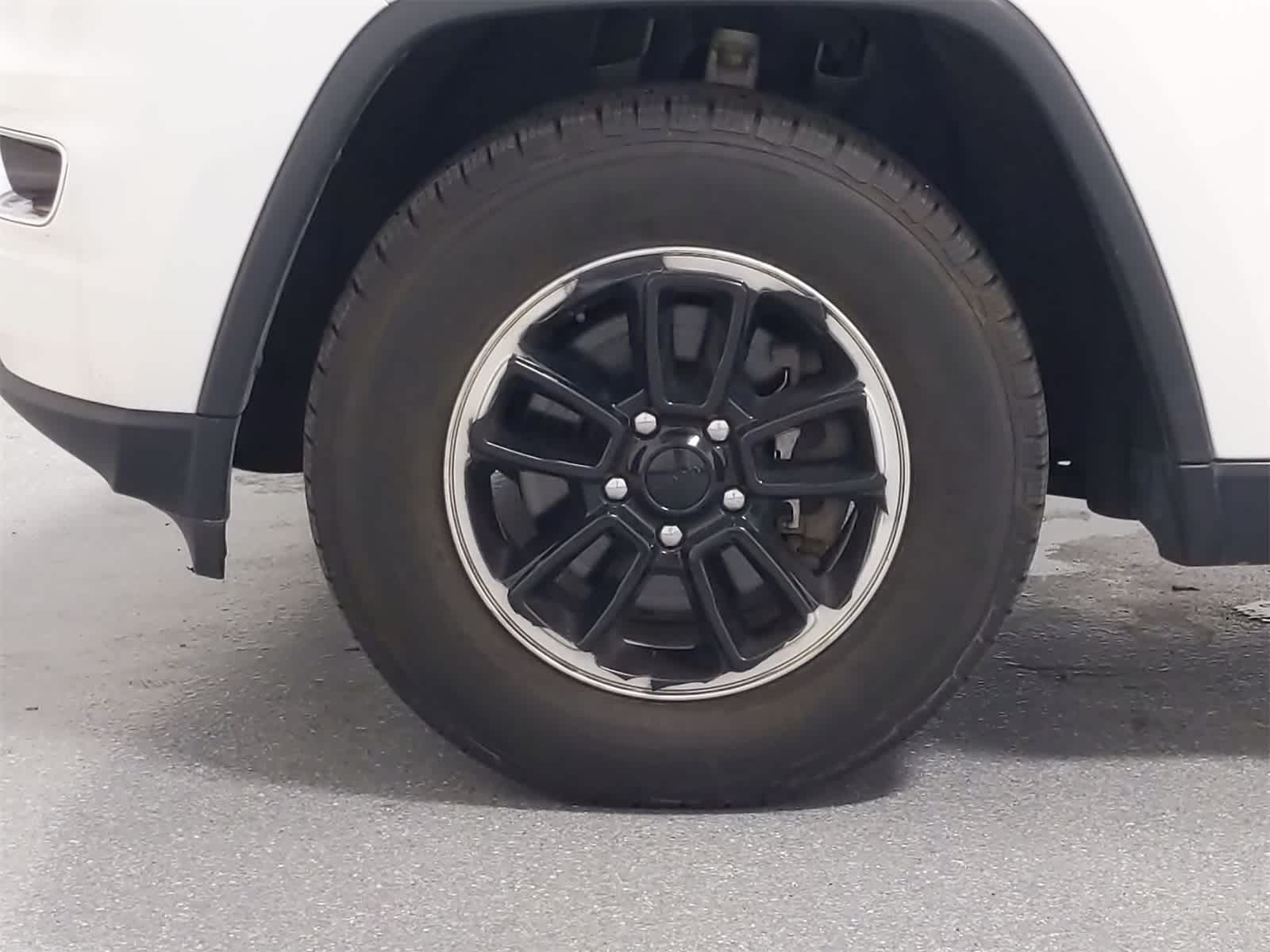 Thumbnail: 2019 Jeep Grand Cherokee - 21