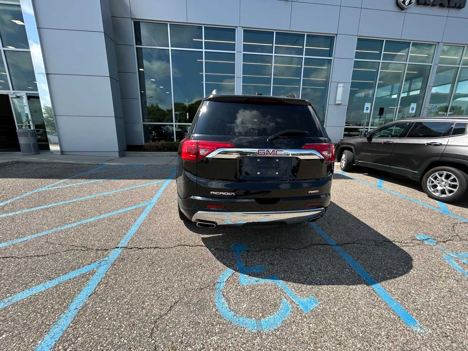 Thumbnail: 2019 GMC Acadia - 17