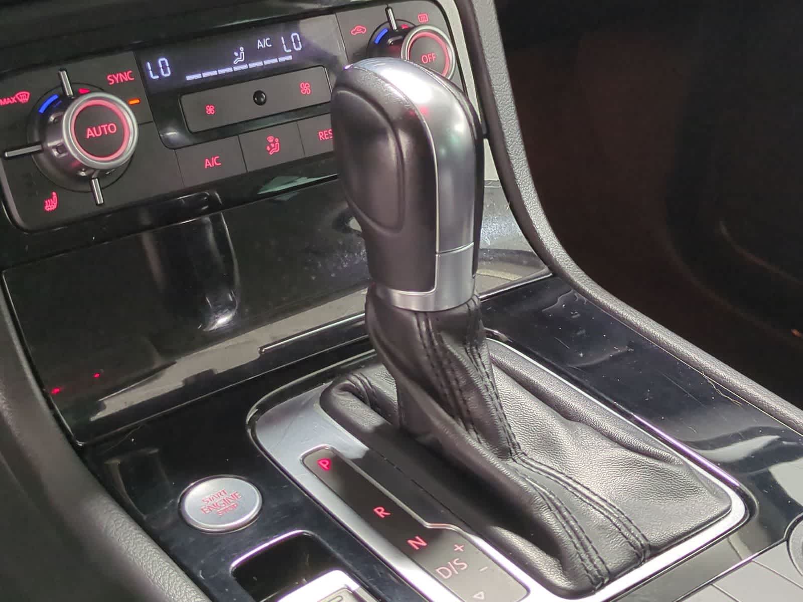 Thumbnail: 2014 Volkswagen Touareg - 30