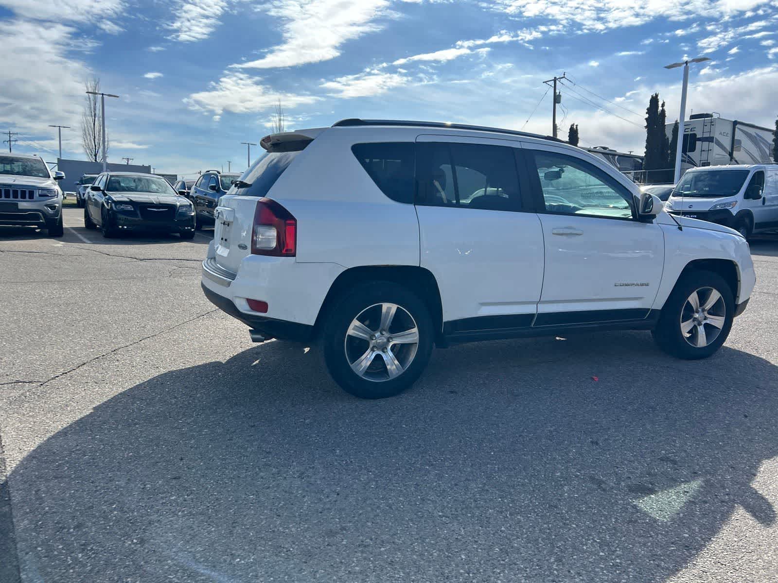 Thumbnail: 2017 Jeep Compass - 17