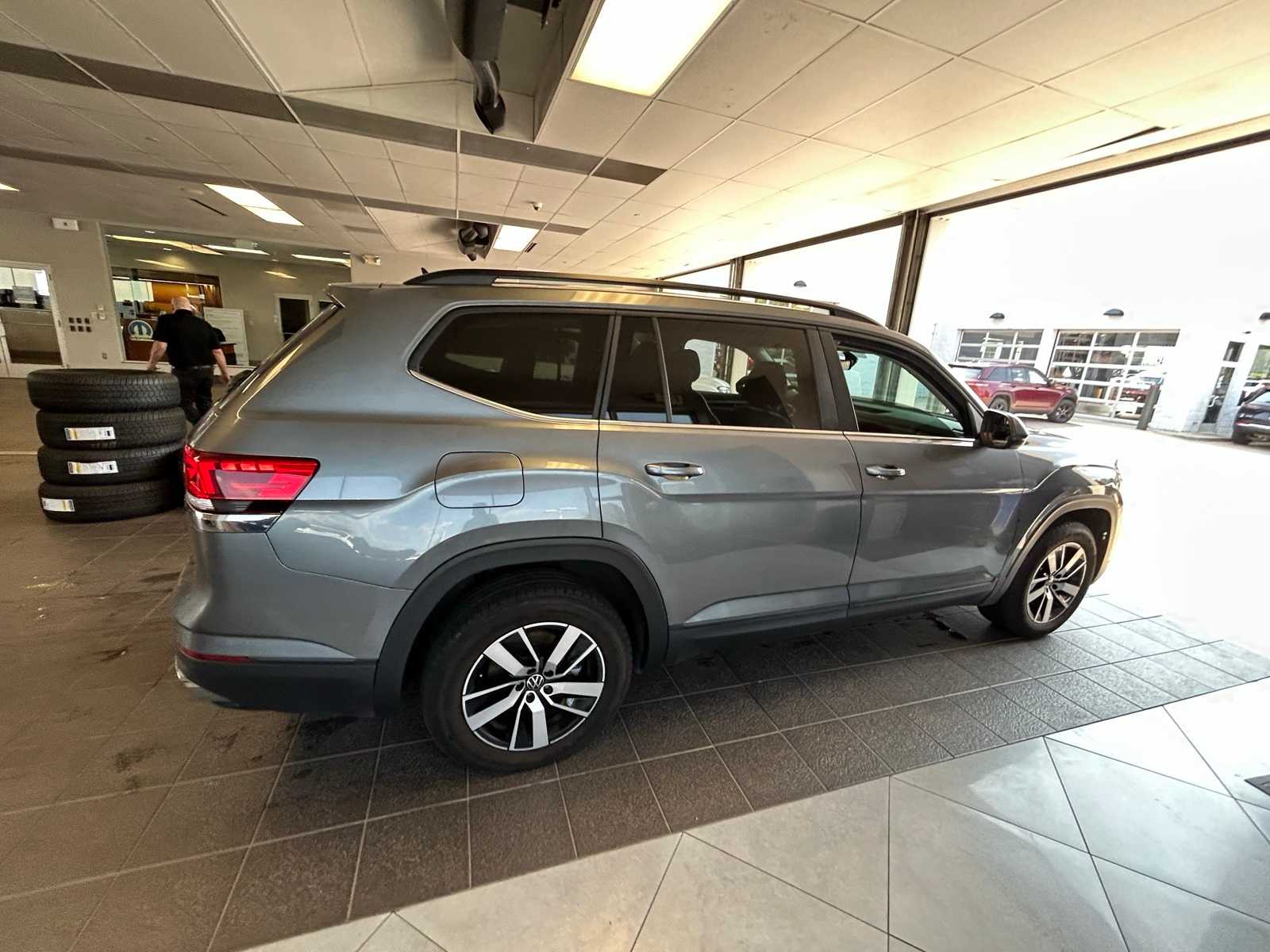 Thumbnail: 2022 Volkswagen Atlas - 12