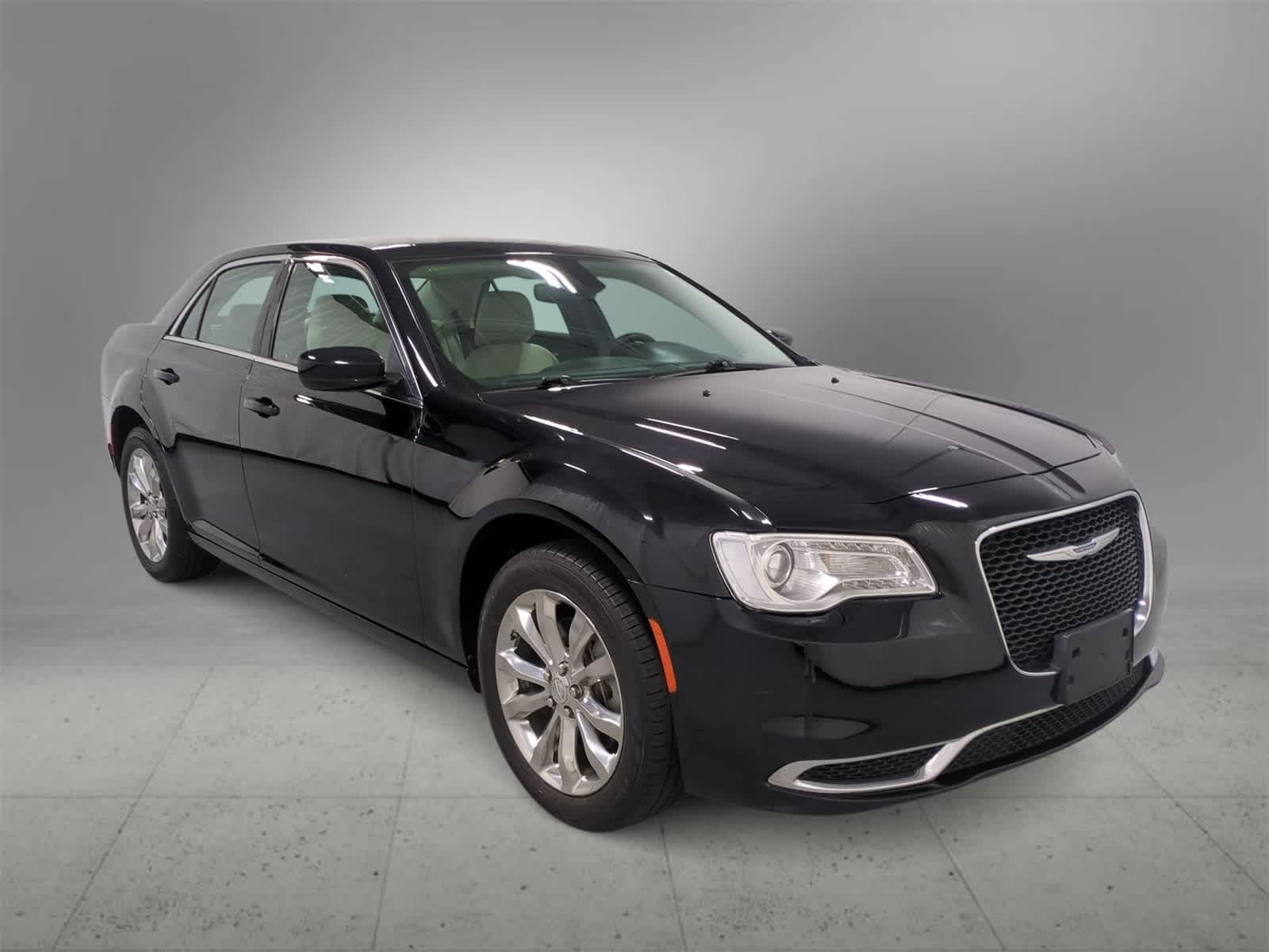 2023 Chrysler 300 Touring photo 2