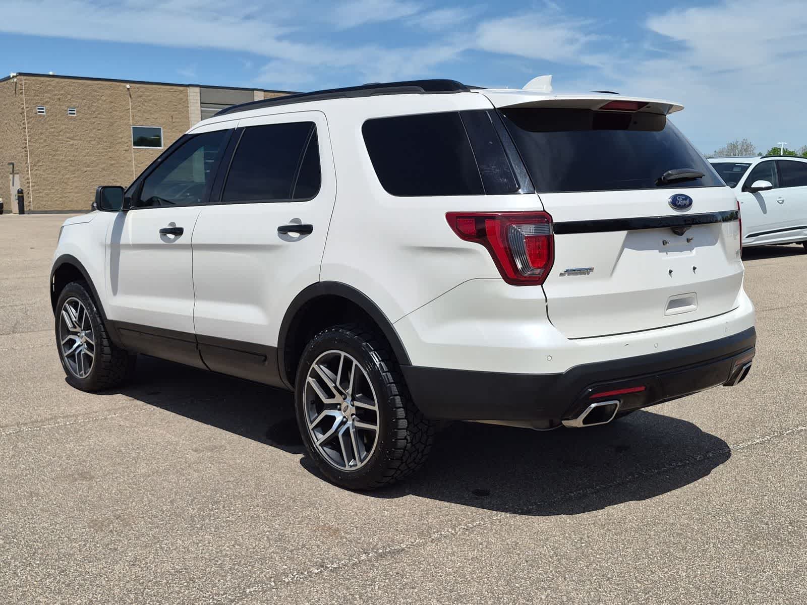 Thumbnail: 2016 Ford Explorer - 12