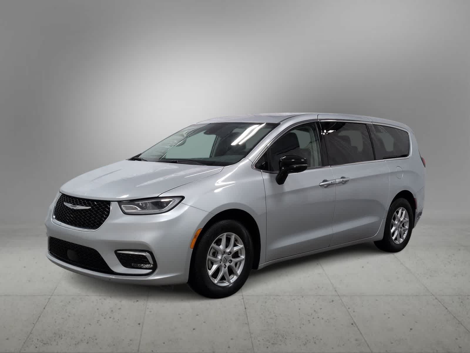 Thumbnail: 2024 Chrysler Pacifica - 4