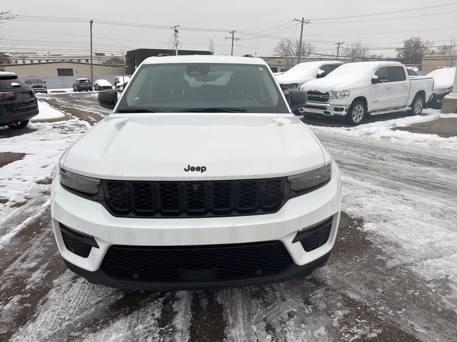 Thumbnail: 2023 Jeep Grand Cherokee - 3