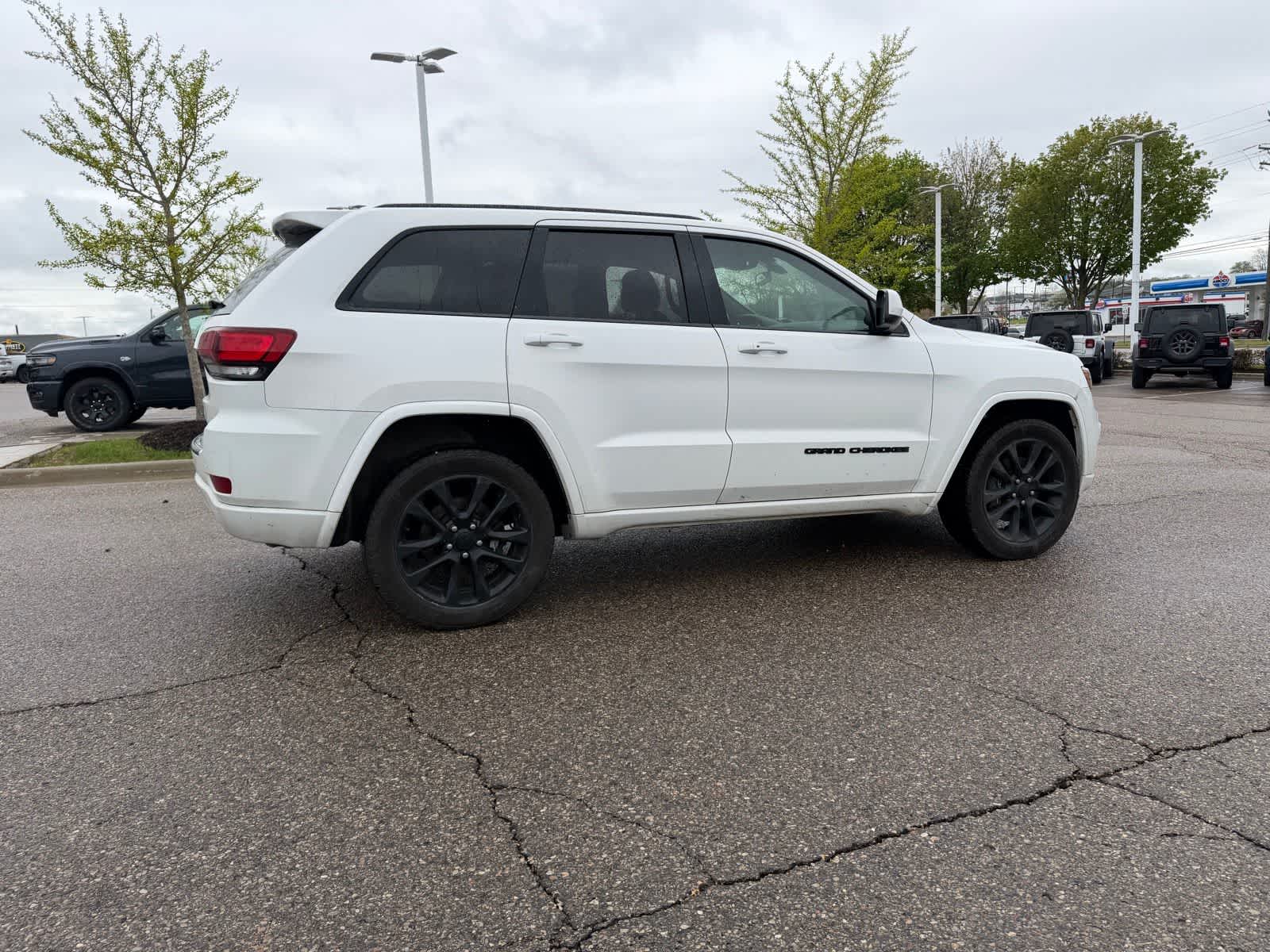 Thumbnail: 2021 Jeep Grand Cherokee - 17
