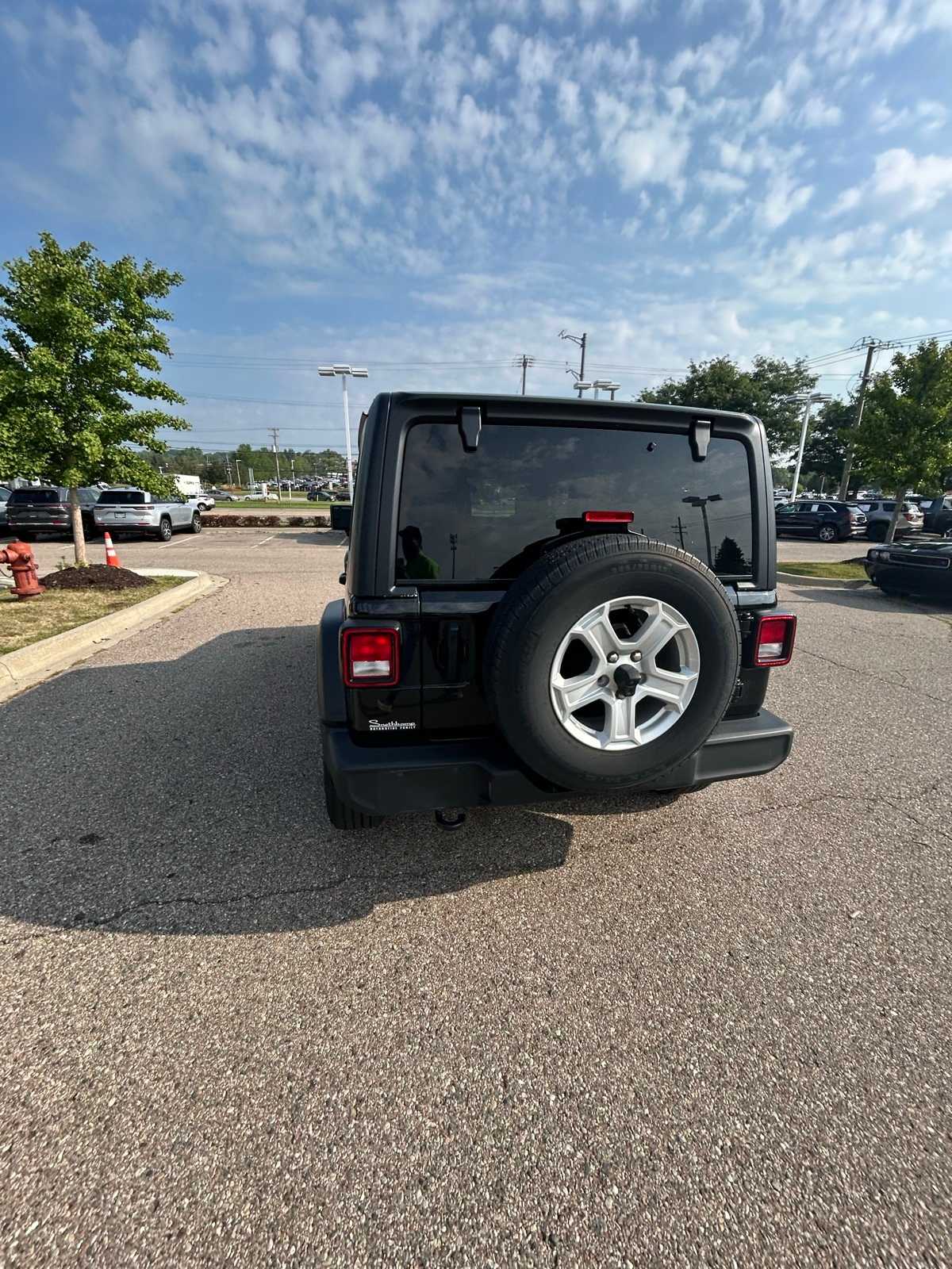 Thumbnail: 2021 Jeep Wrangler - 25