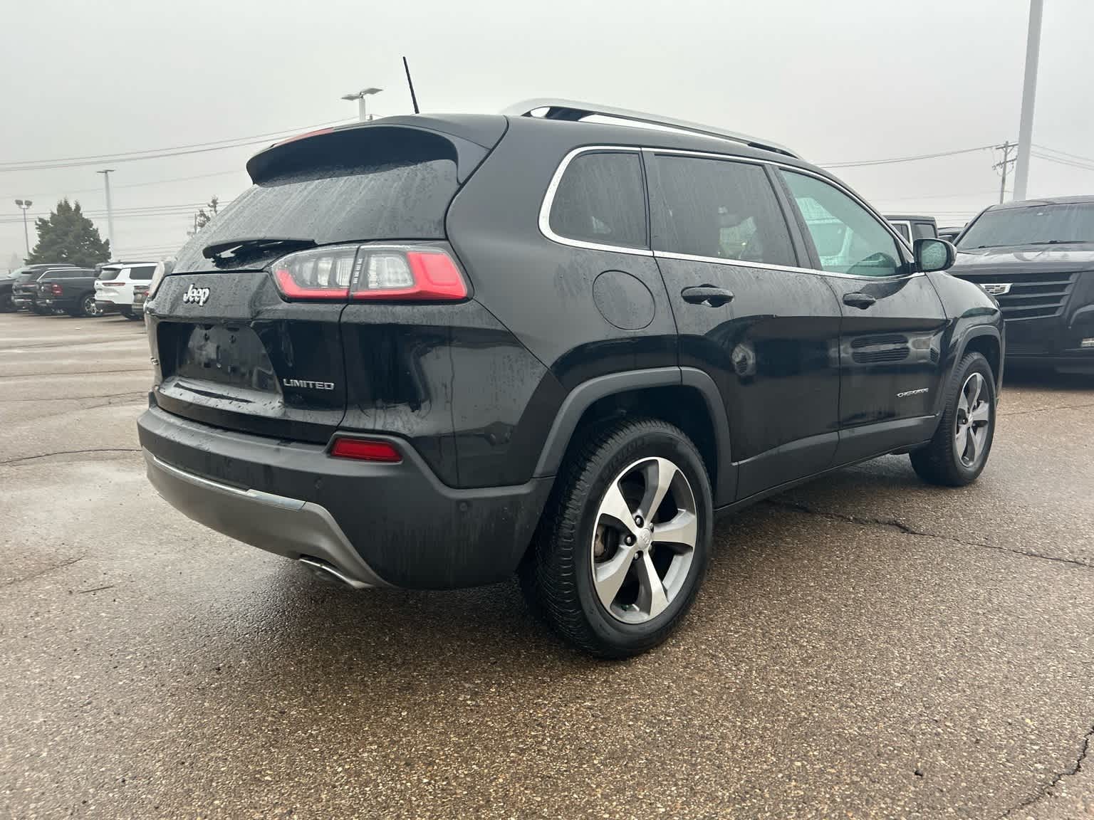 Thumbnail: 2021 Jeep Cherokee - 16