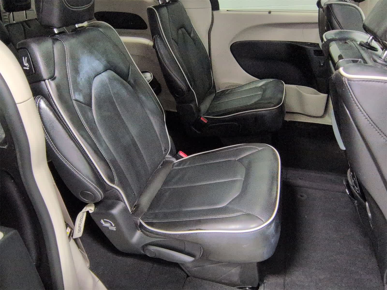 Thumbnail: 2022 Chrysler Pacifica - 22