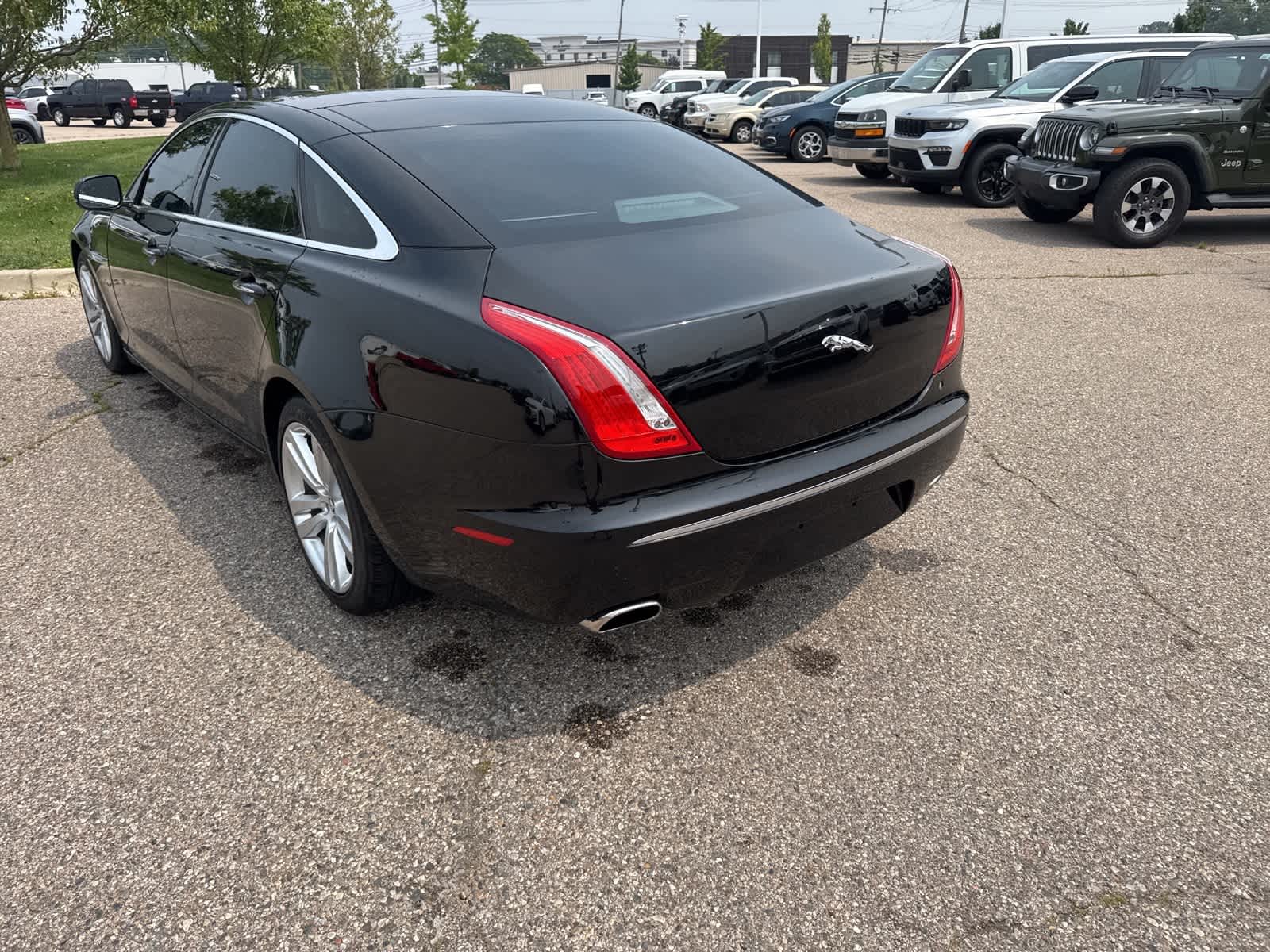 Thumbnail: 2011 Jaguar XJ - 19